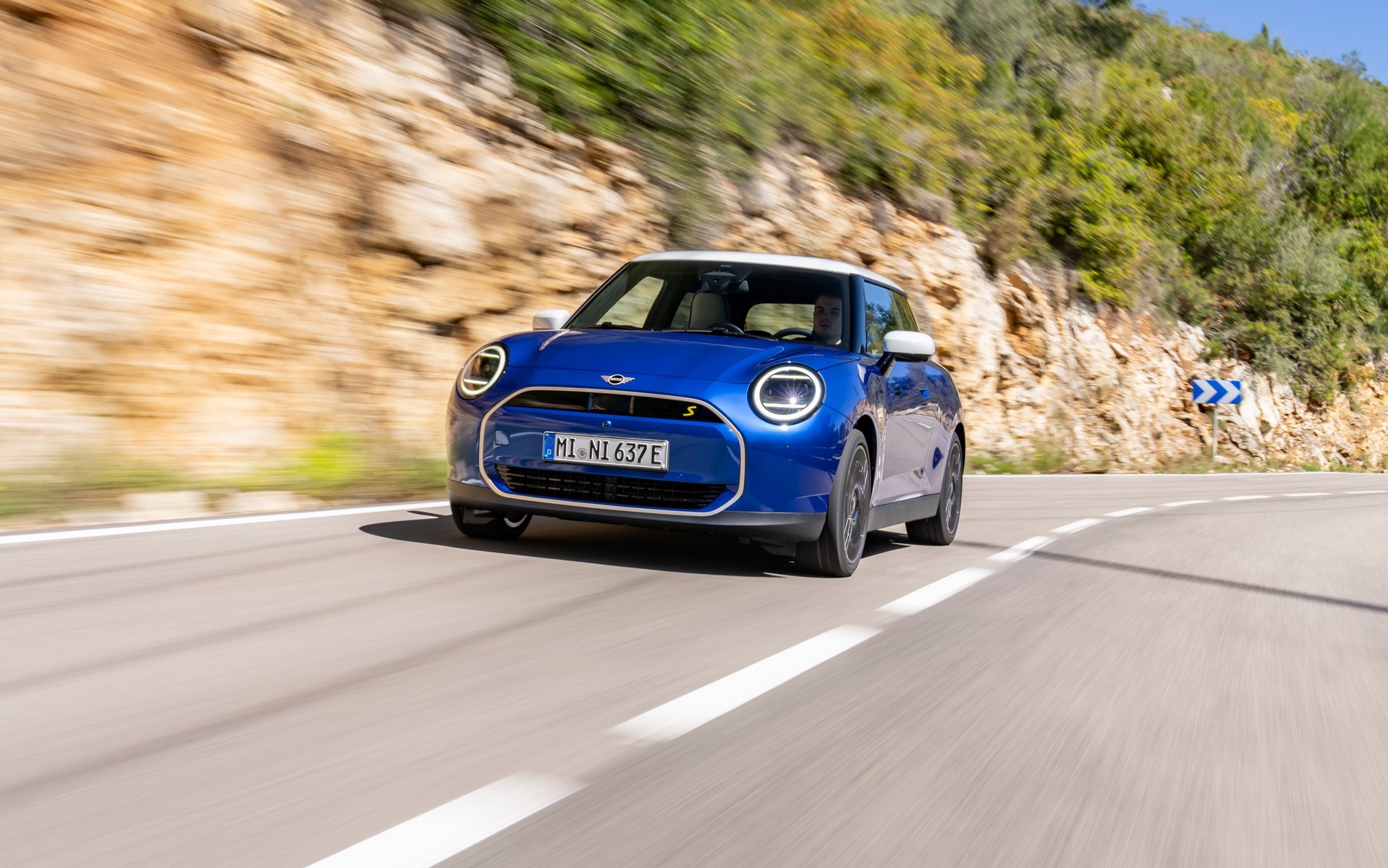 Δοκιμή MINI Cooper SE - Χαρισματική απλότητα