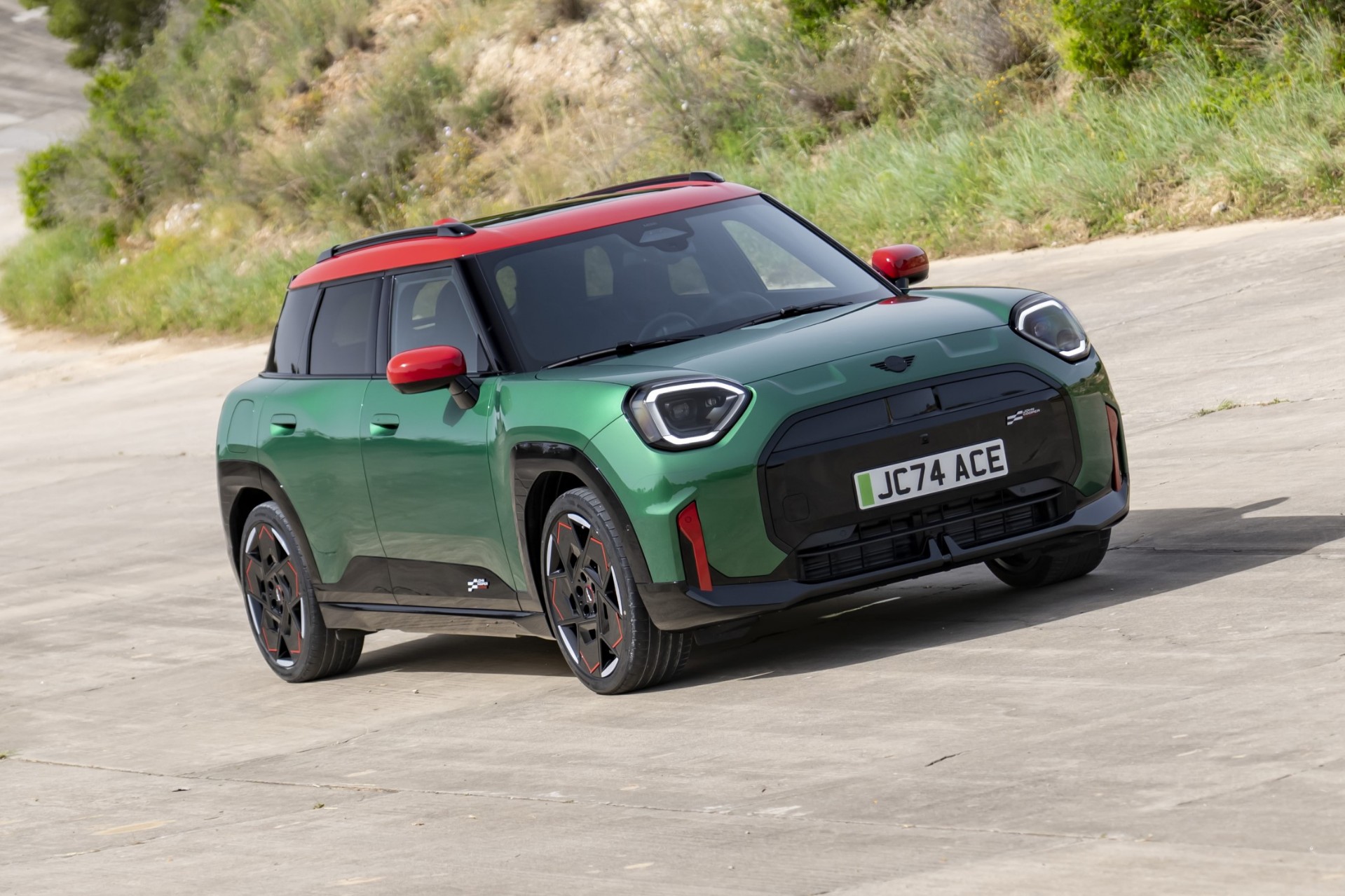 Ολοκαίνουριο B-SUV της MINI με 258 ίππους – Καίει 3,2 ευρώ στα 100 km