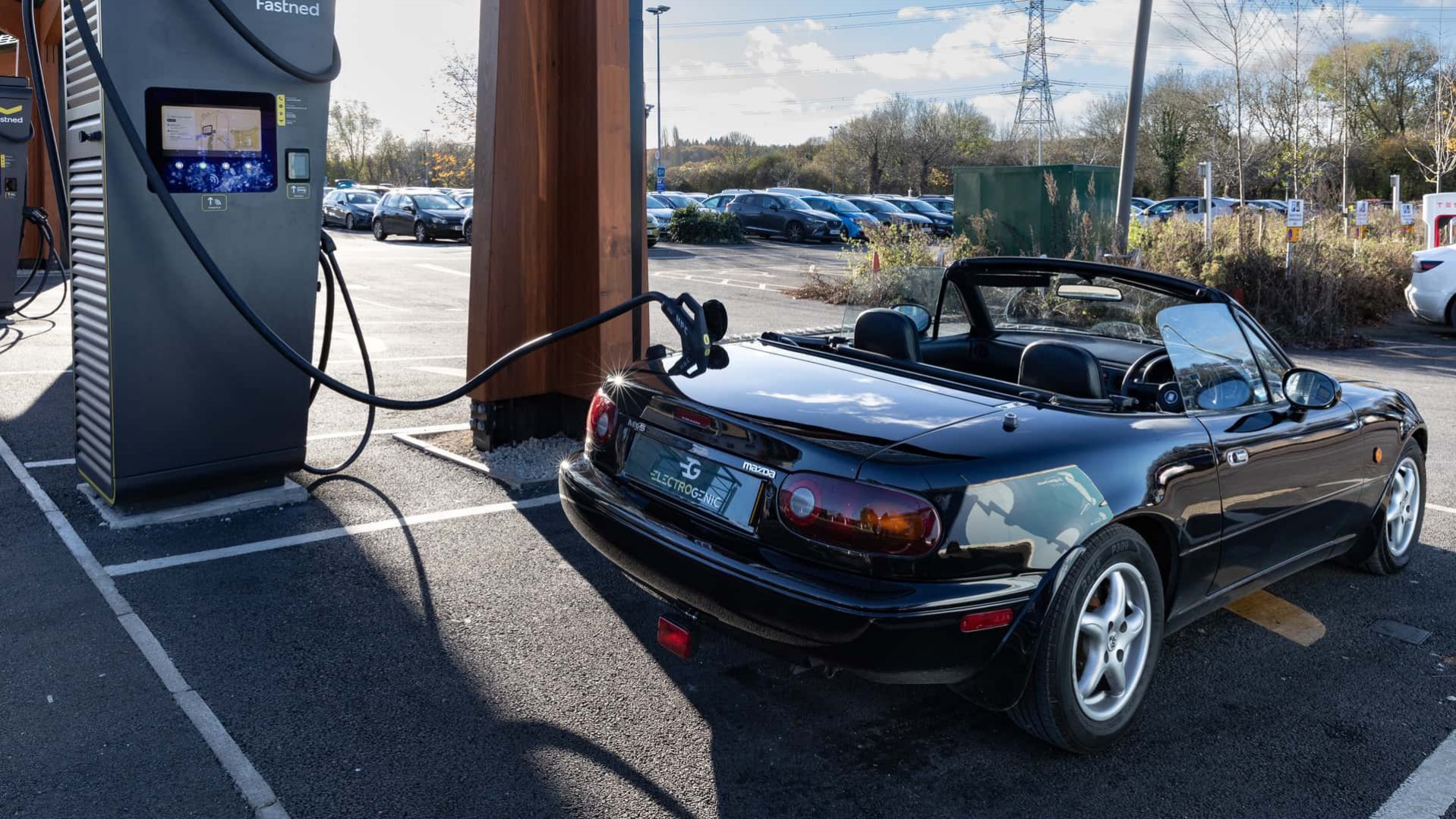 Μετατροπή Mazda MX-5 NA σε ηλεκτρικό! Θα το έπαιρνες; 