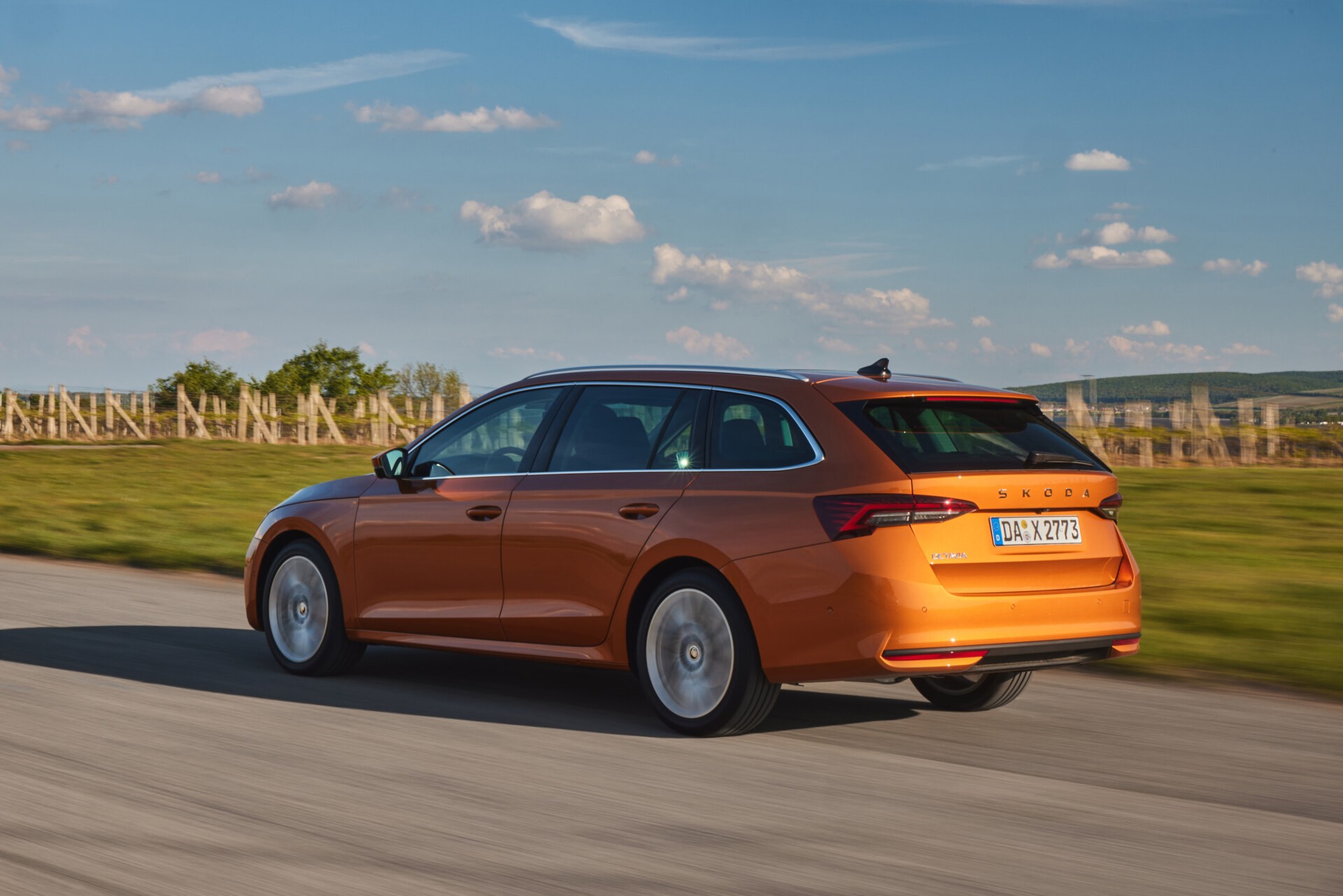 <br />
<b>Notice</b>:  Undefined property: stdClass::$title in <b>/home/www3gocar/public_html/templates/t2024/ice_c/9a1326b63621589c2d0ae49576f7df8a09573c42_0.file.box.featured.tpl.php</b> on line <b>89</b><br />
