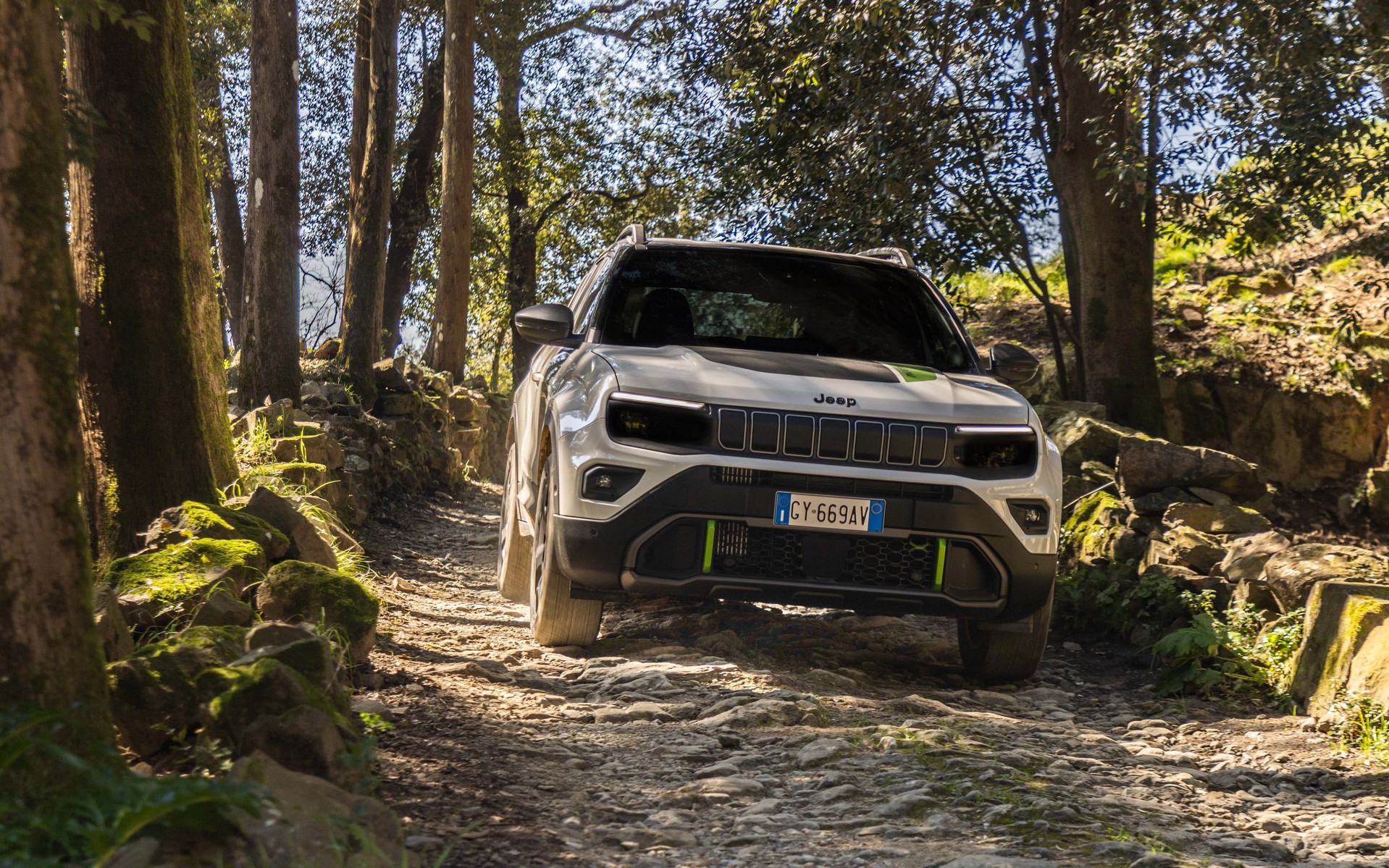 Οδηγούμε στην Ιταλία το Jeep Avenger 4xe - Υβριδικό και τετρακίνητο B-SUV