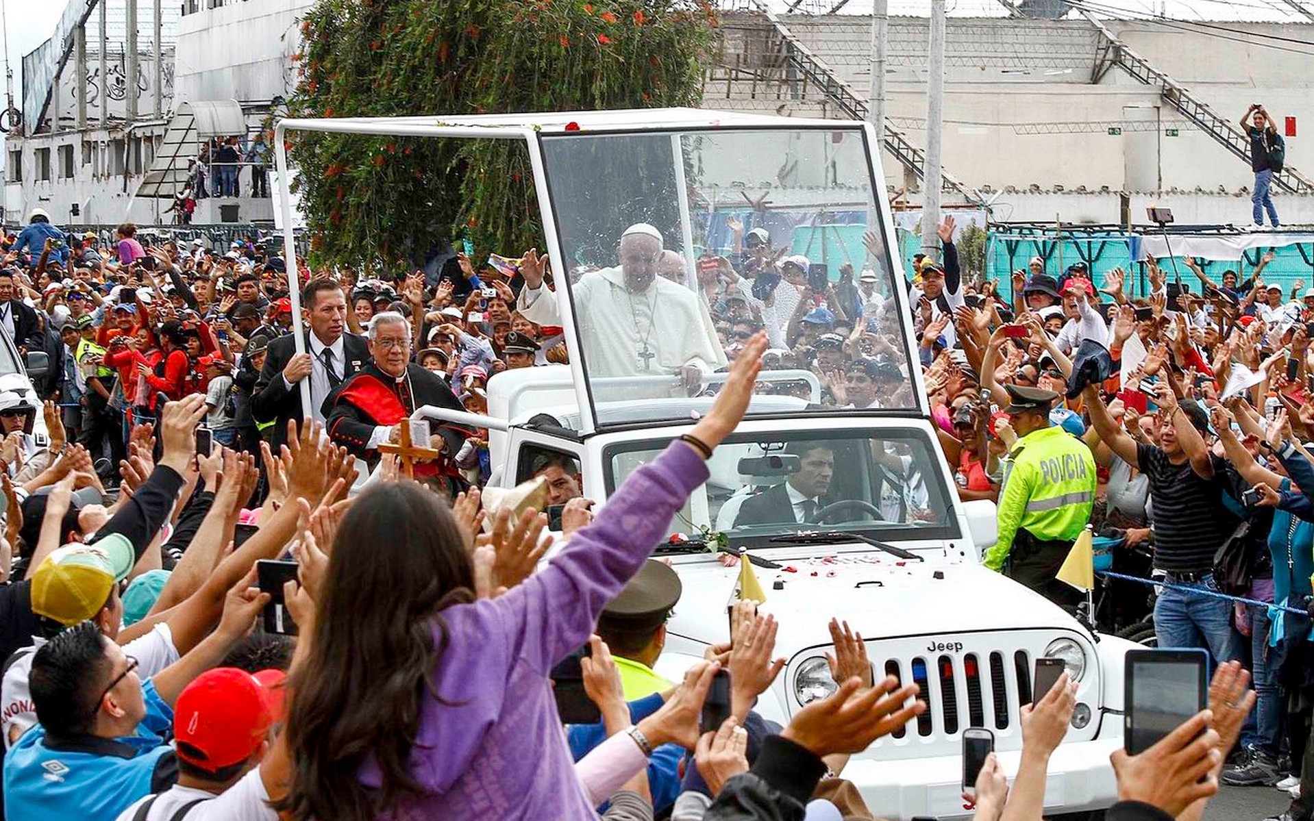 Τα αυτοκίνητα του Πάπα Φραγκίσκου – Το τελευταίο ήταν ηλεκτρικό!