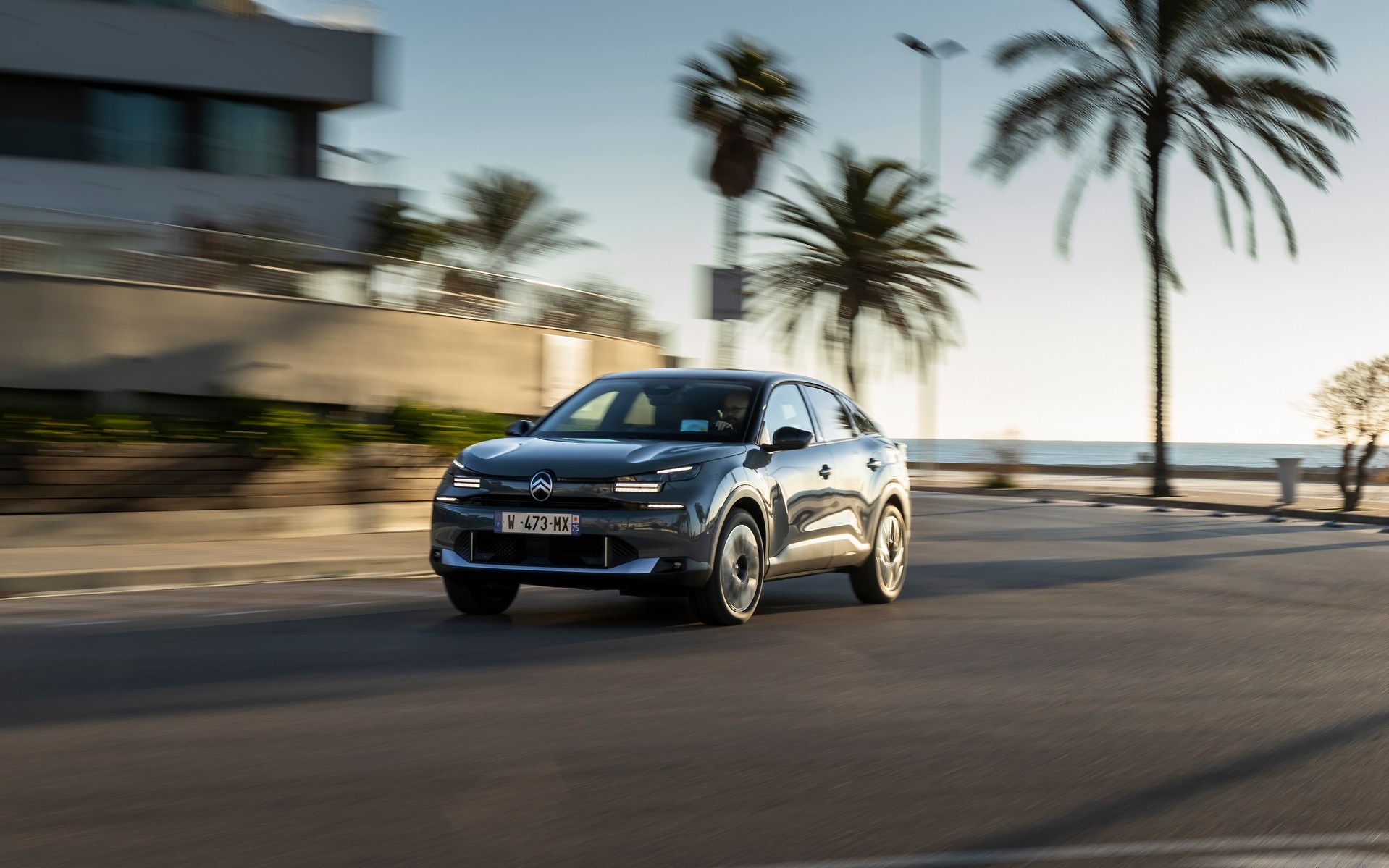 Νέες πλούσιες εκδόσεις της υβριδικής Citroen C4 με τιμή κάτω από 23.000 ευρώ! 