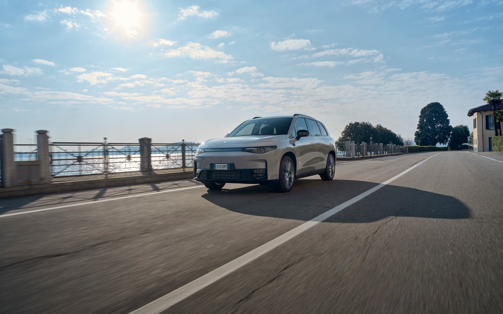 Το Leapmotor C10 REEV: Αλλάζει τις ισορροπίες στα Plug-in Hybrid μοντέλα! 