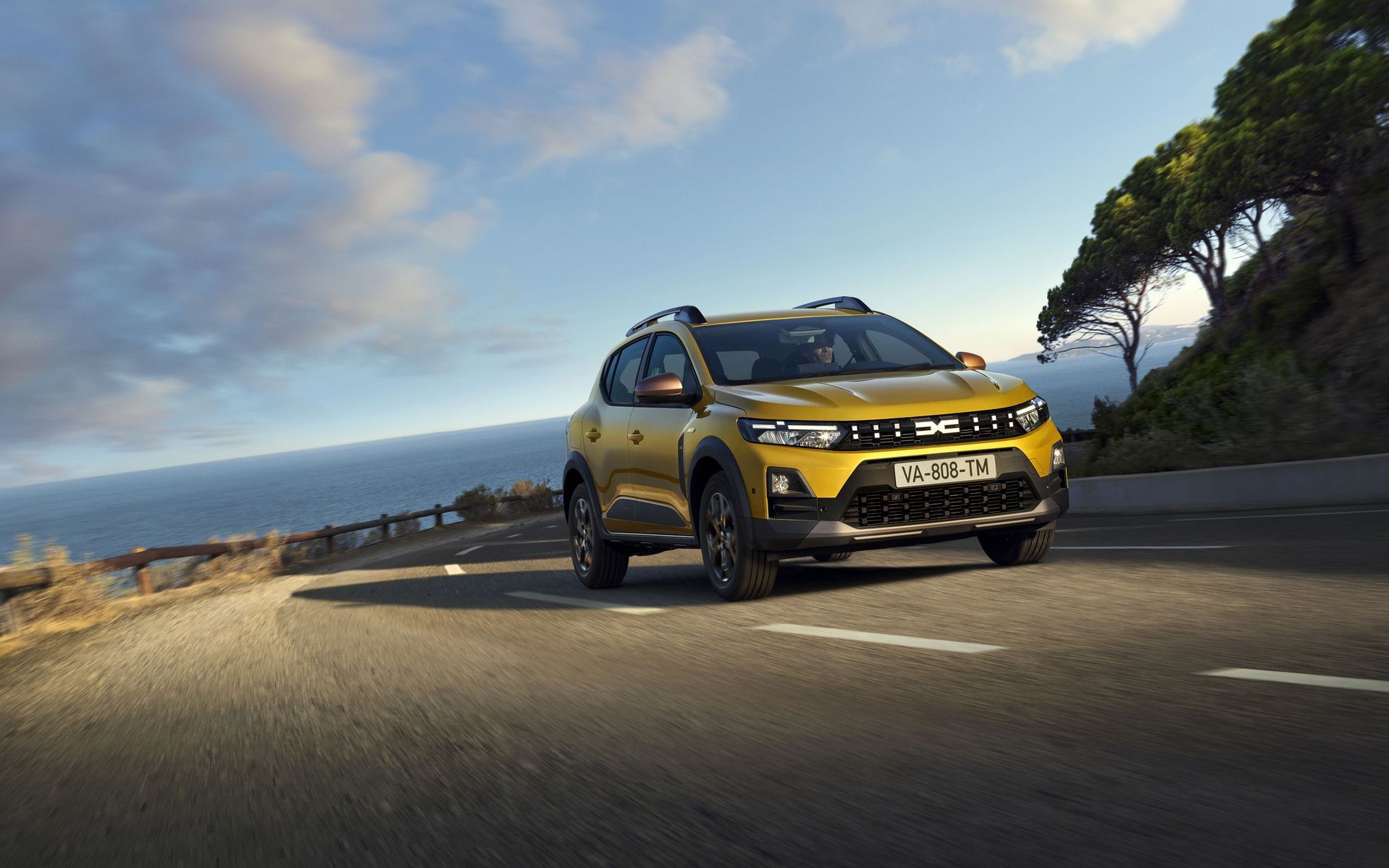 Το No1 αυτοκίνητο της Dacia έγινε υβριδικό