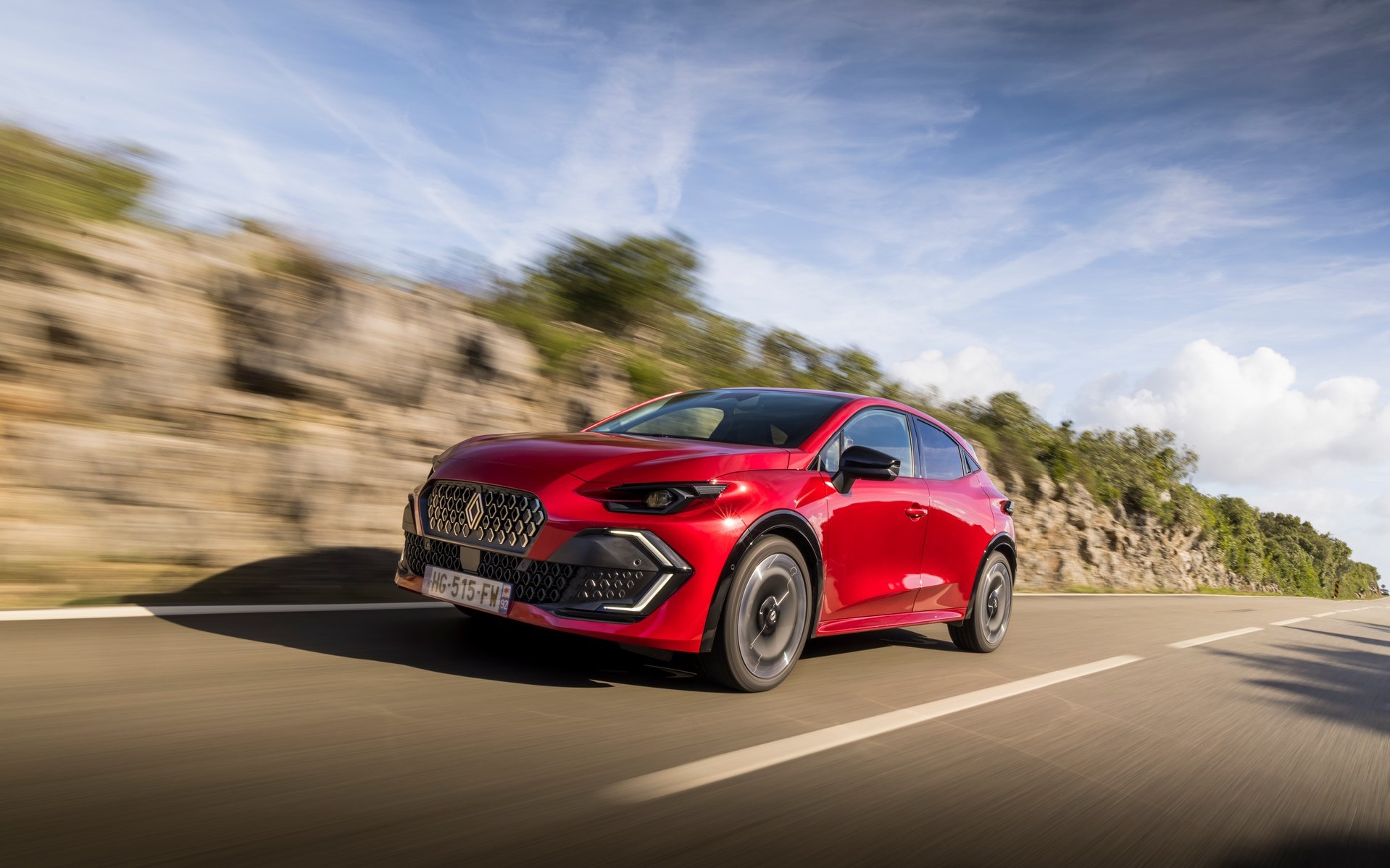 Οδηγούμε στην Πορτογαλία το νέο Renault Clio E-Tech!