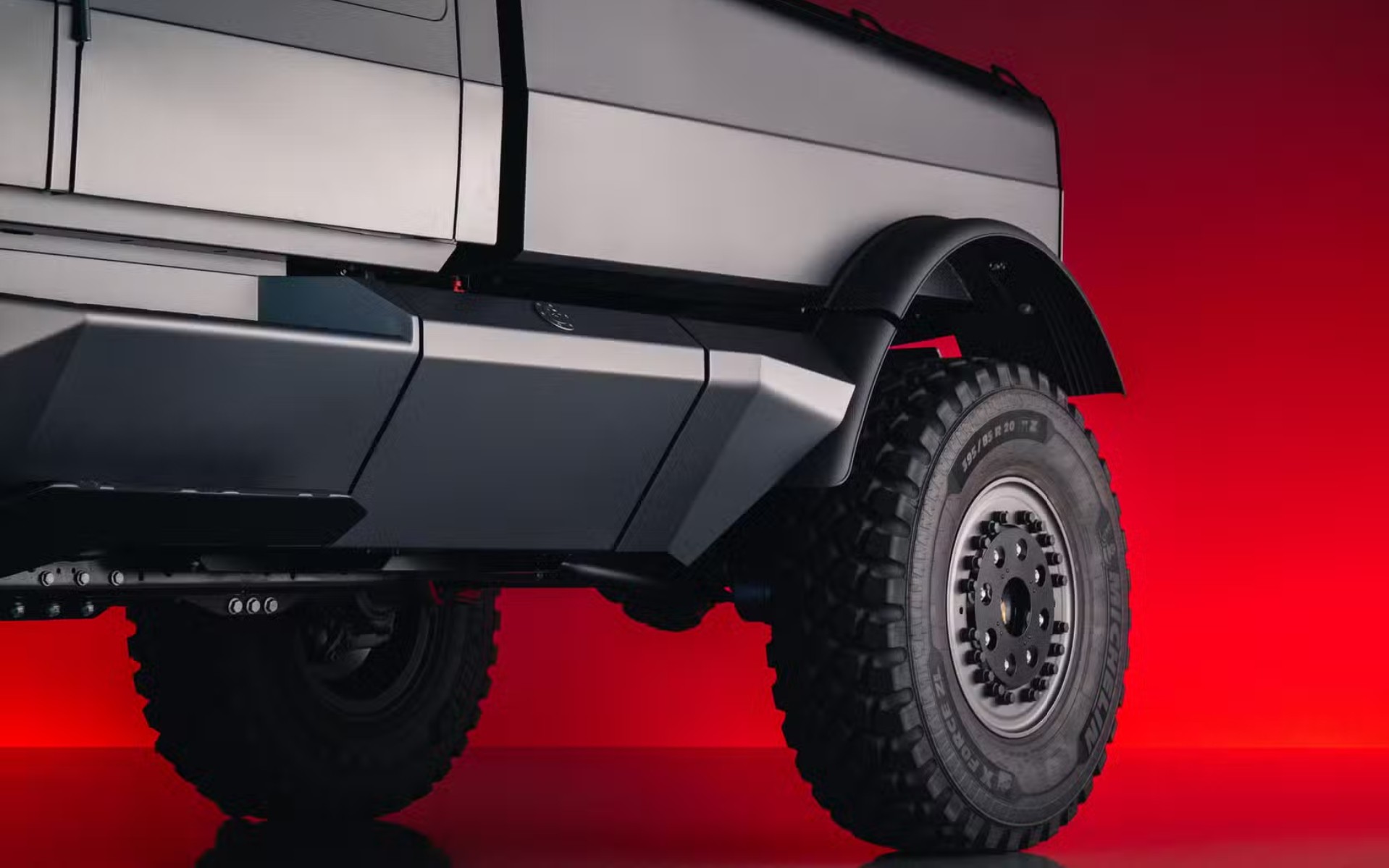 Η Mercedes που δεν σταματά πουθενά - Είναι καλύτερη απο τη G-Class