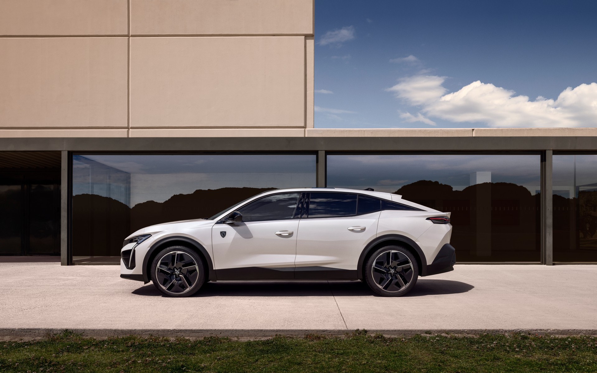 Πότε παρουσιάζεται το ανανεωμένο Peugeot 408 - Τι αλλάζει