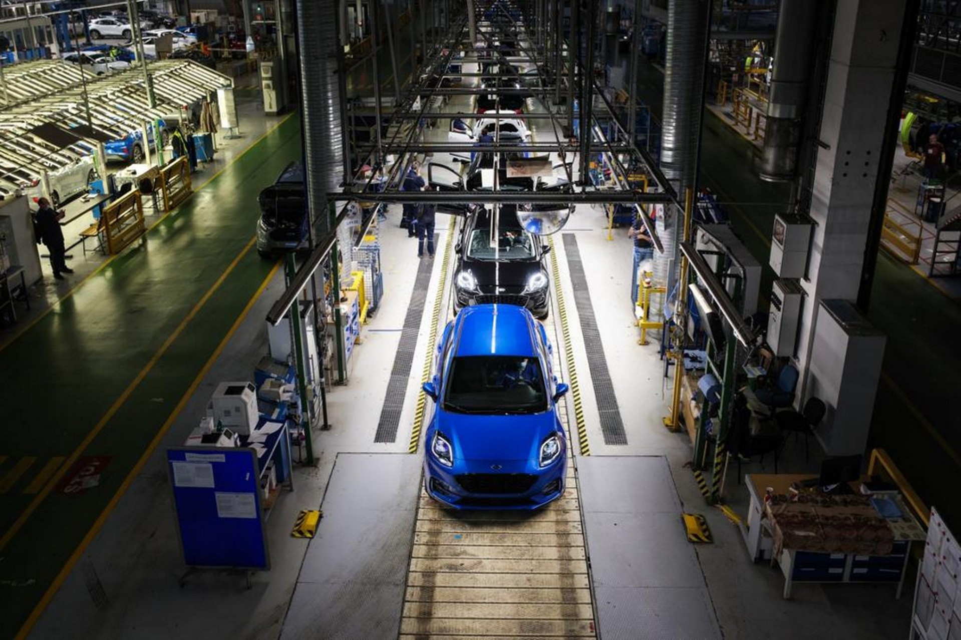 Μπήκαμε στο εργοστάσιο της Ford στην Κραϊόβα – Εκεί όπου κατασκευάζονται τα κορυφαία αυτοκίνητα 