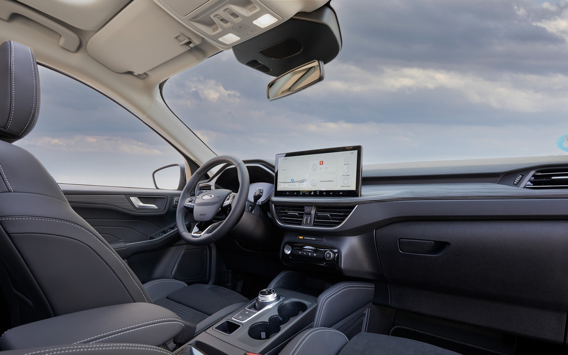 Υβριδικό SUV με 180 ίππους και κατανάλωση 5,3 lt/100 km – Με όφελος 2.500 ευρώ! 