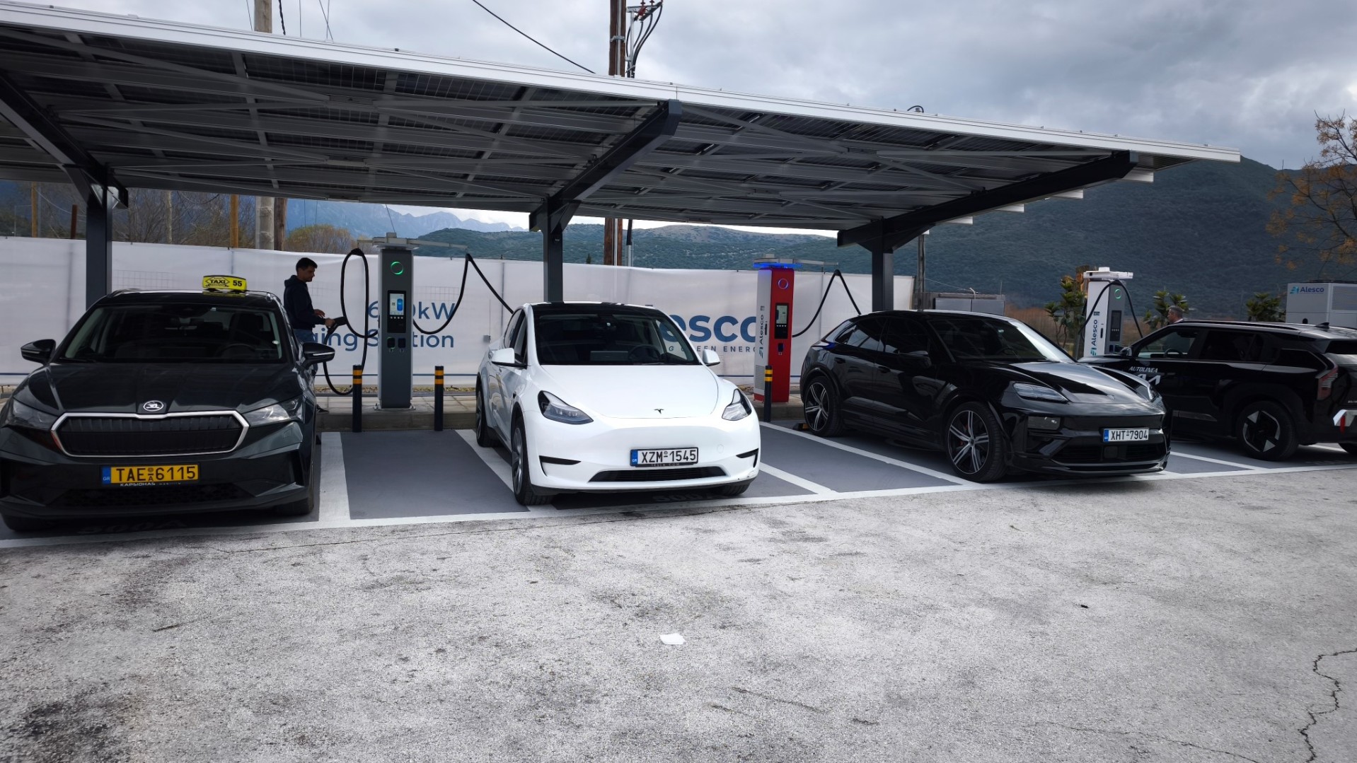 Ο ισχυρότερος φορτιστής στην Ελλάδα – 600 kW σε περιοχή που δεν περίμενε κανείς