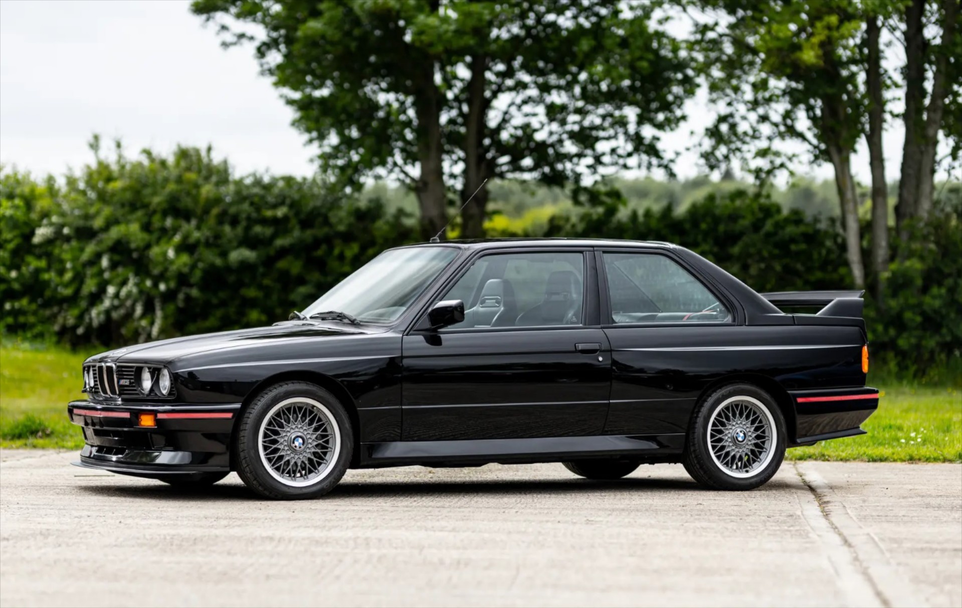 Η σπάνια BMW του 1990 - Πουλήθηκε για σχεδόν 500.000 ευρώ