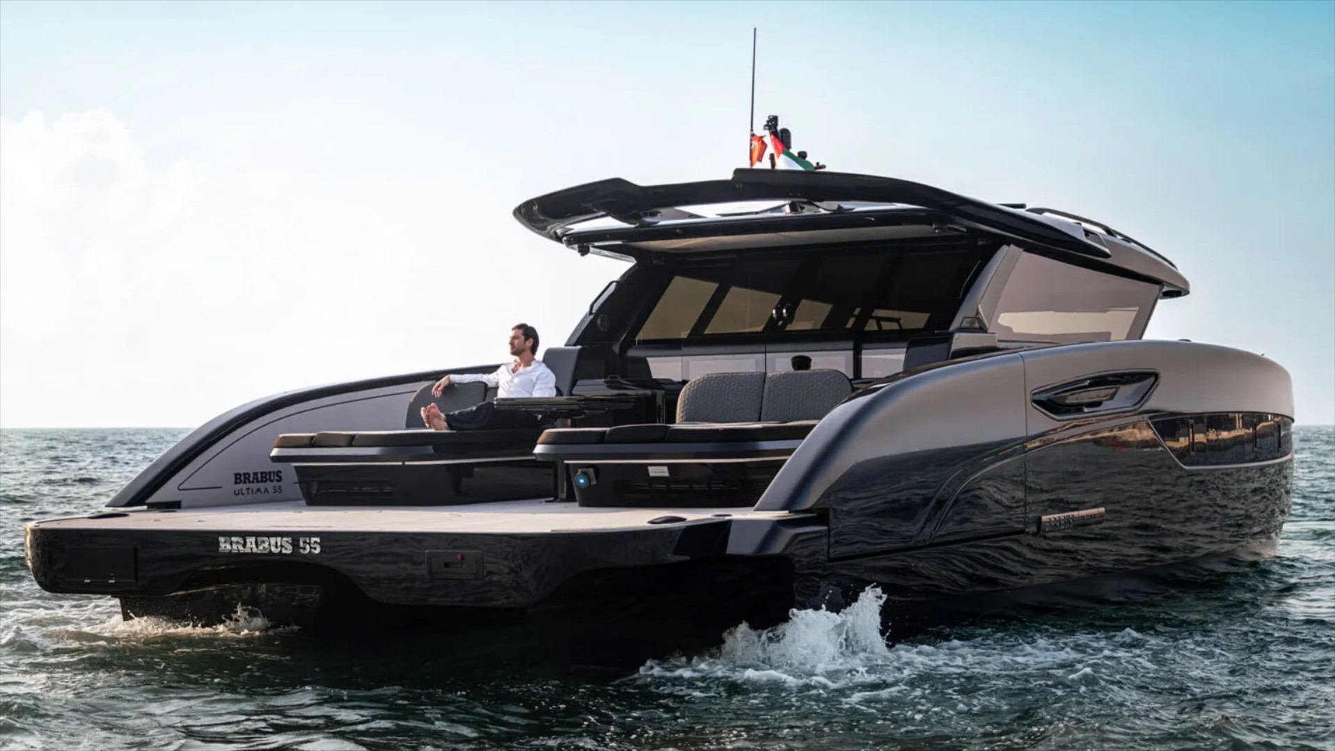 Η Brabus έφτιαξε καταμαράν με 1.430 PS - Πάει Μύκονο σε 2 ώρες