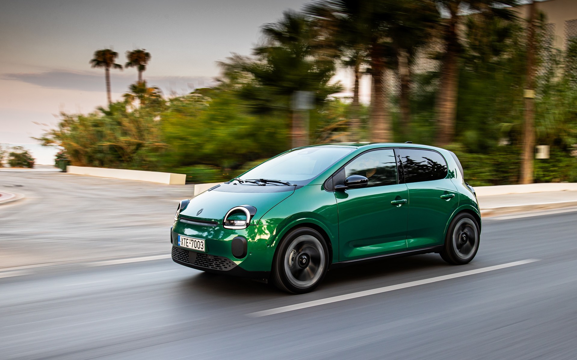 Δοκιμή Renault Twingo E-Tech: Checkmate! 