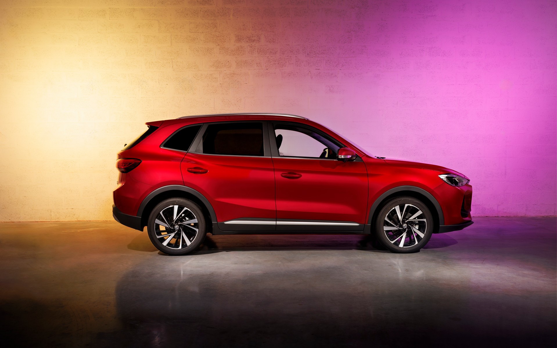 MG ZS MAX: To ολοκληρωμένο C-SUV που αγοράζεις σε τιμή supermini! 