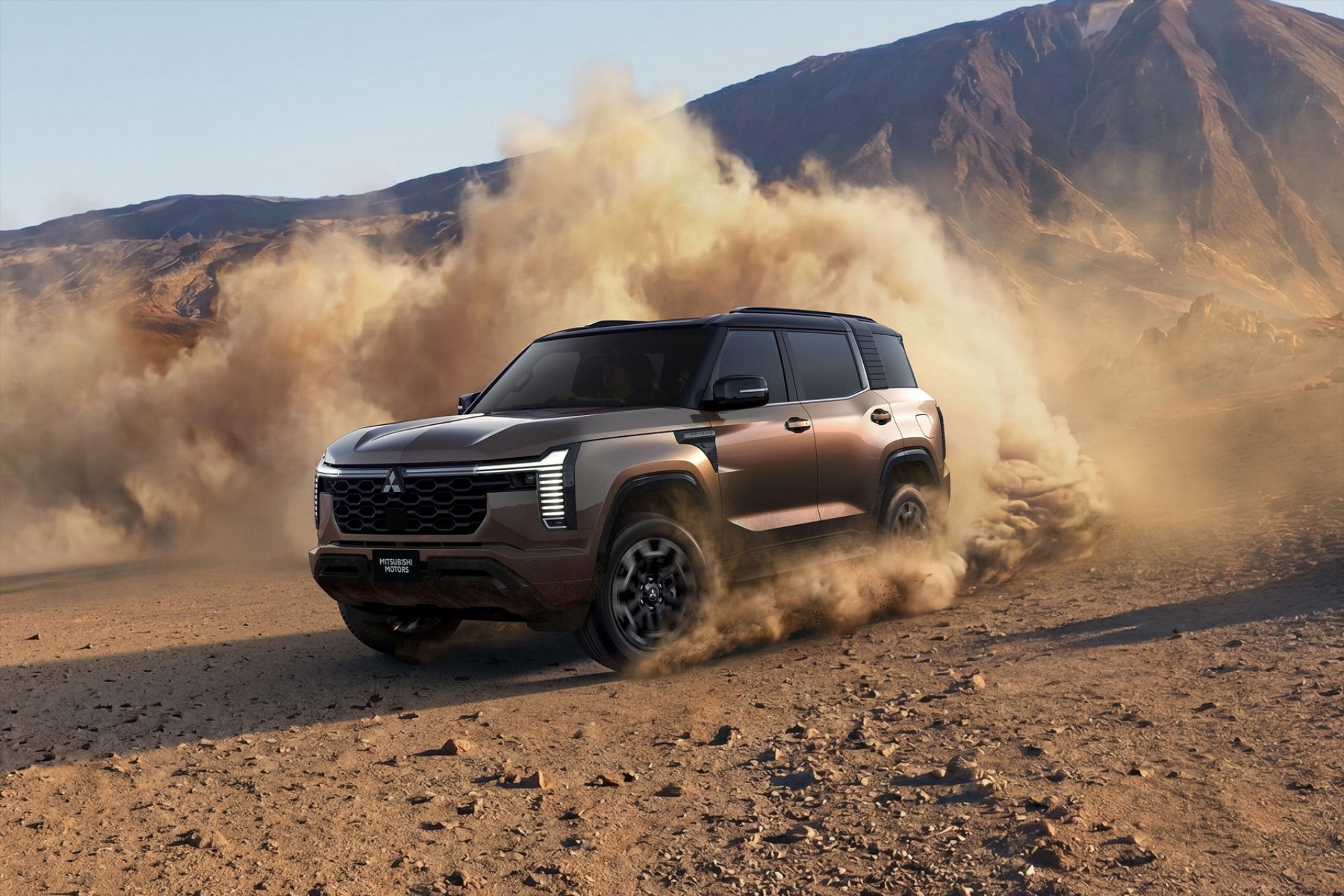 To Mitsubishi Pajero επέστρεψε επίσημα – Και αυτό είναι το μεγάλο του «όπλο»