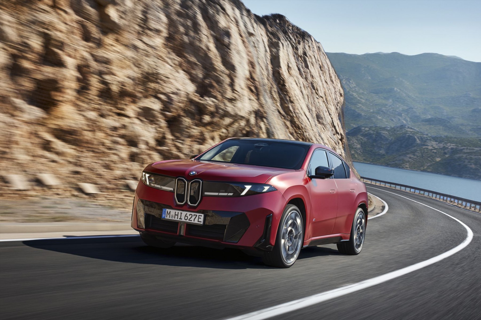 Αυτή είναι η νέα BMW iX4 - Έχει πρώτη τιμή 71.890 ευρώ