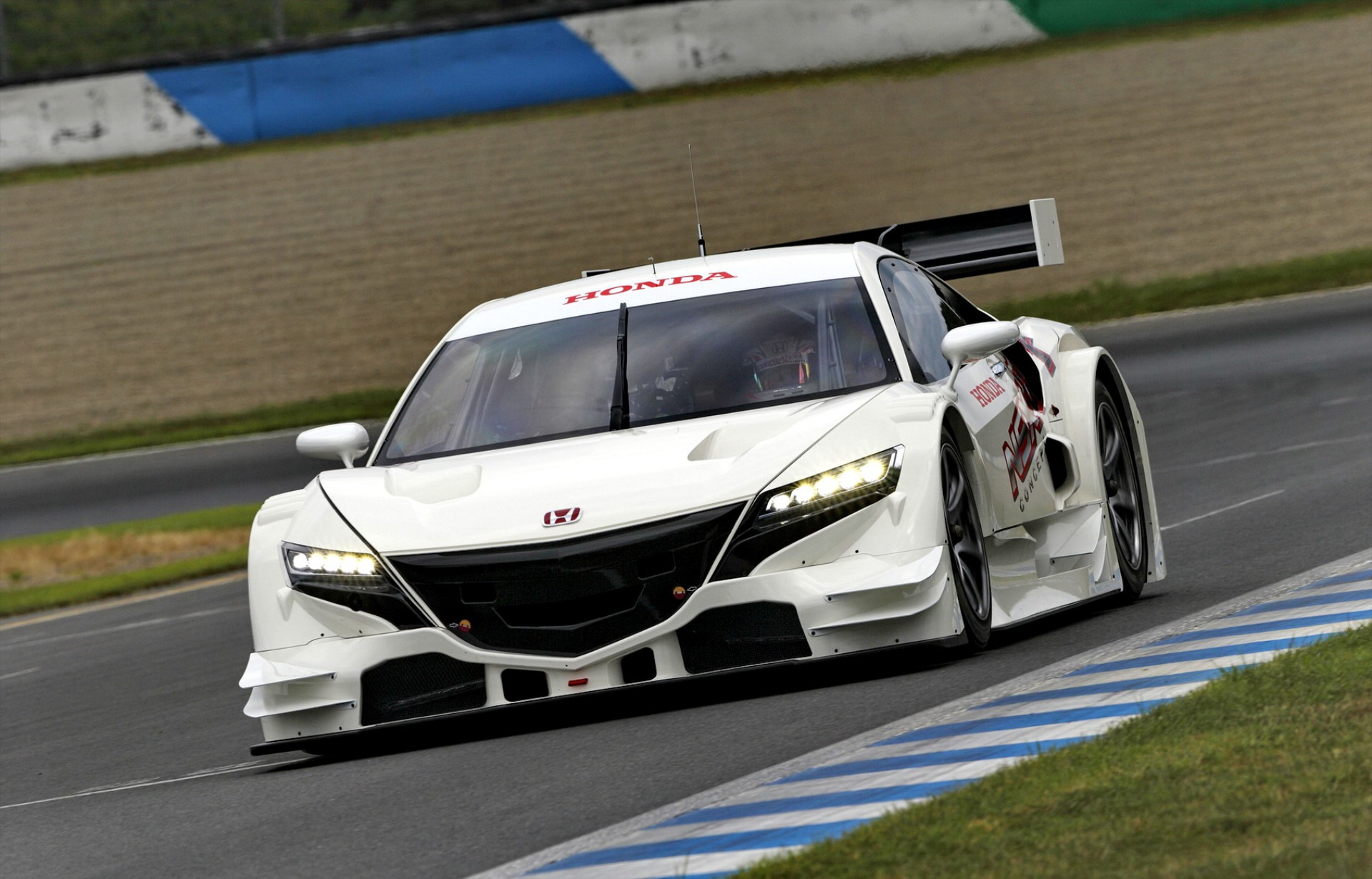Honda NSX CONCEPT-GT: έτοιμο για πίστα