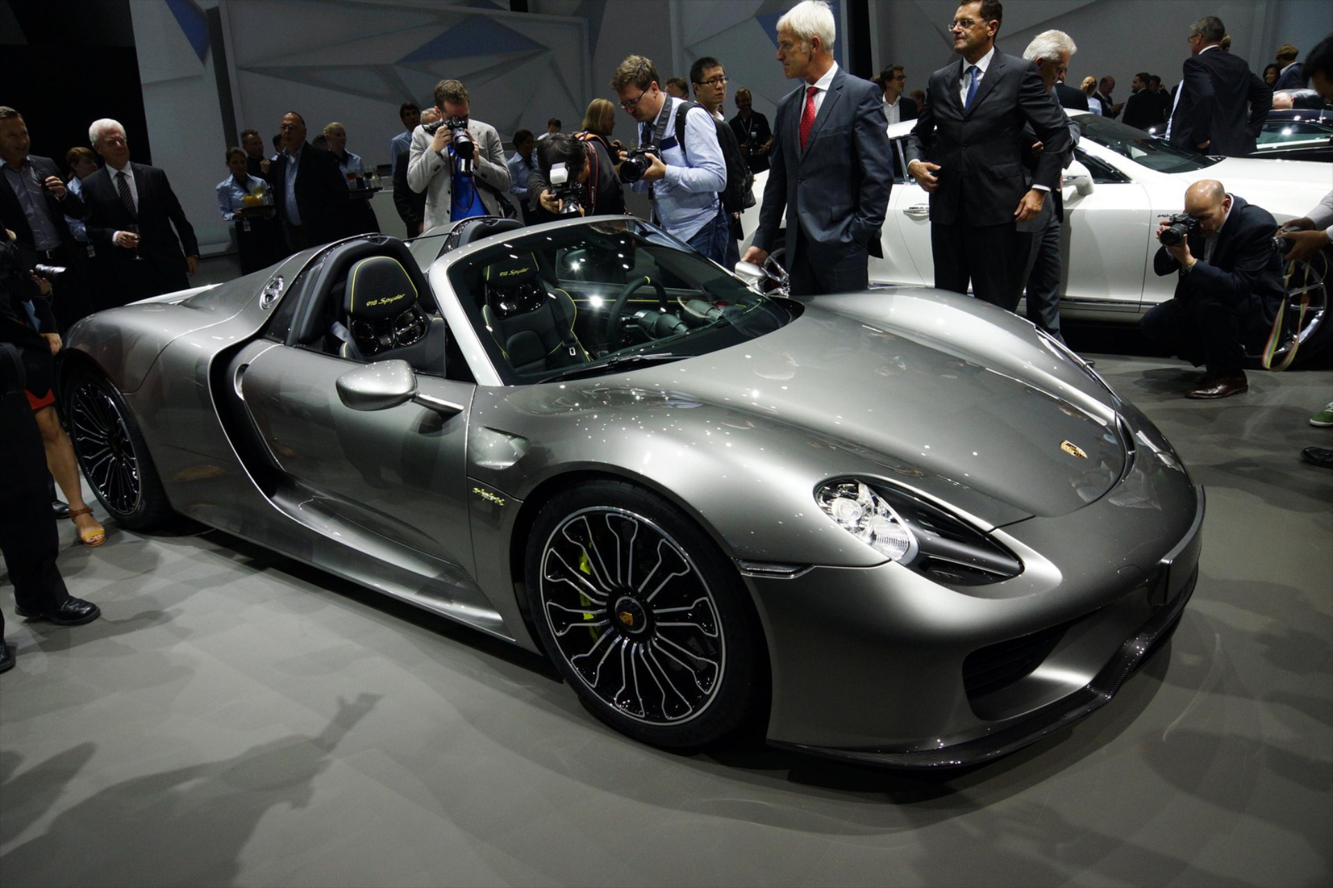 Πρεμιέρα για την Porsche 918 Spyder