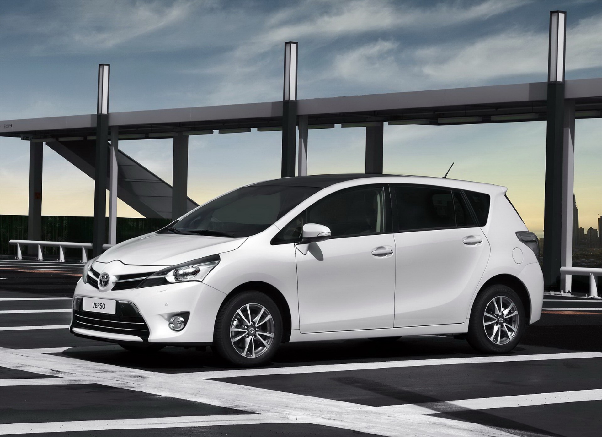 Verso: το πρώτο Toyota με μοτέρ BMW
