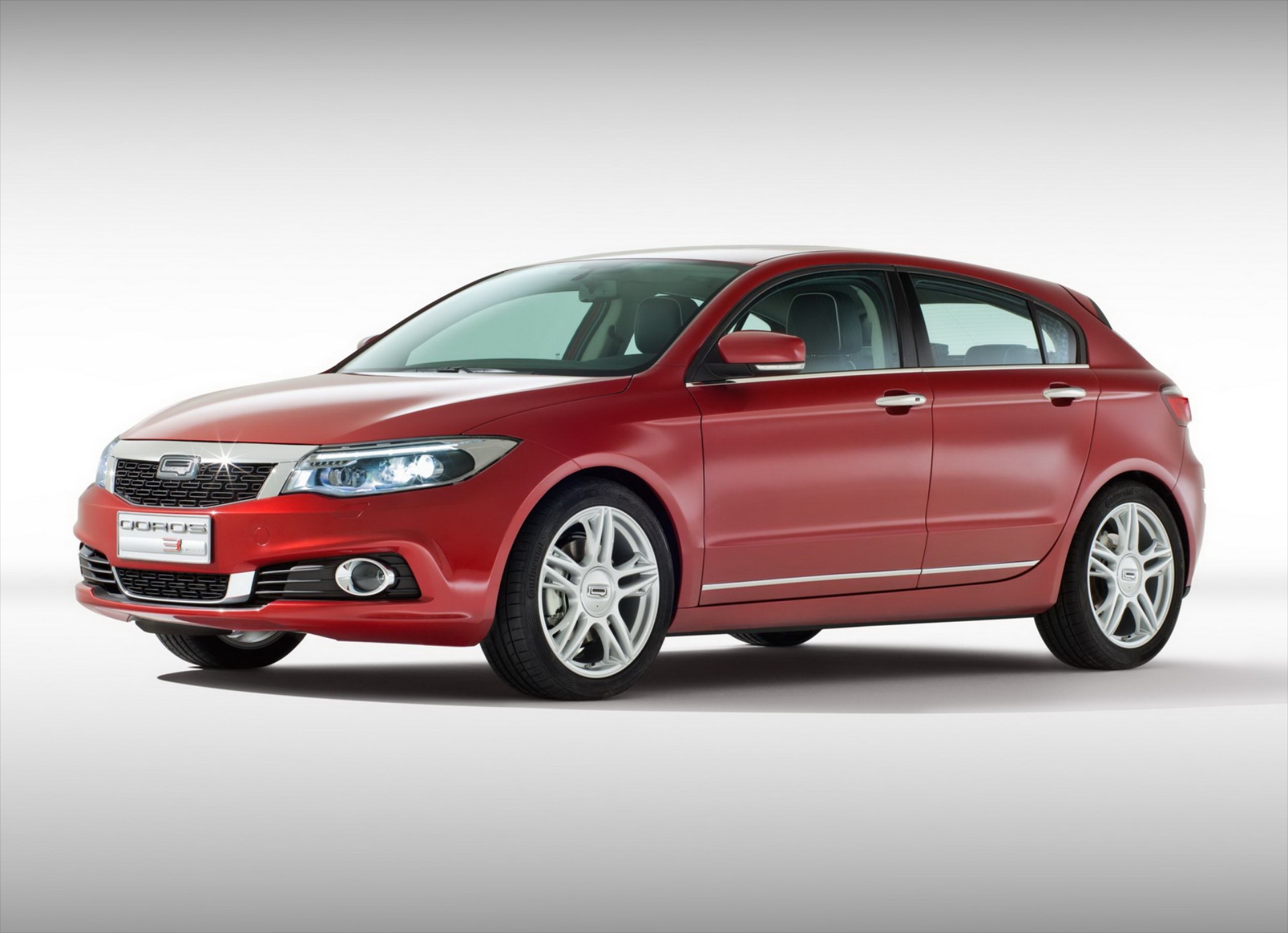 Qoros 3 κόντρα στα Golf και Focus