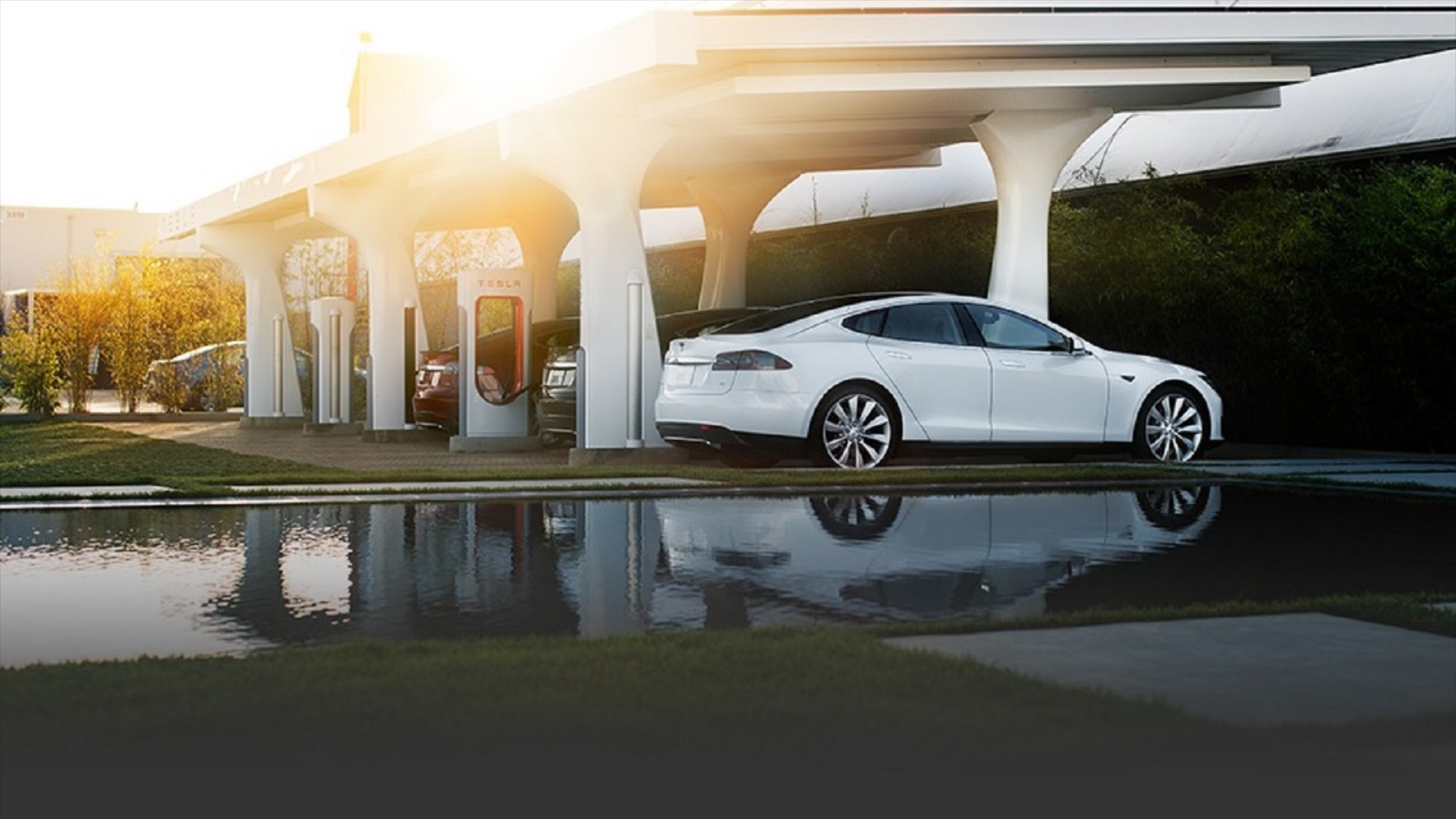 UPDATE: Tesla S για ρεκόρ Guinness