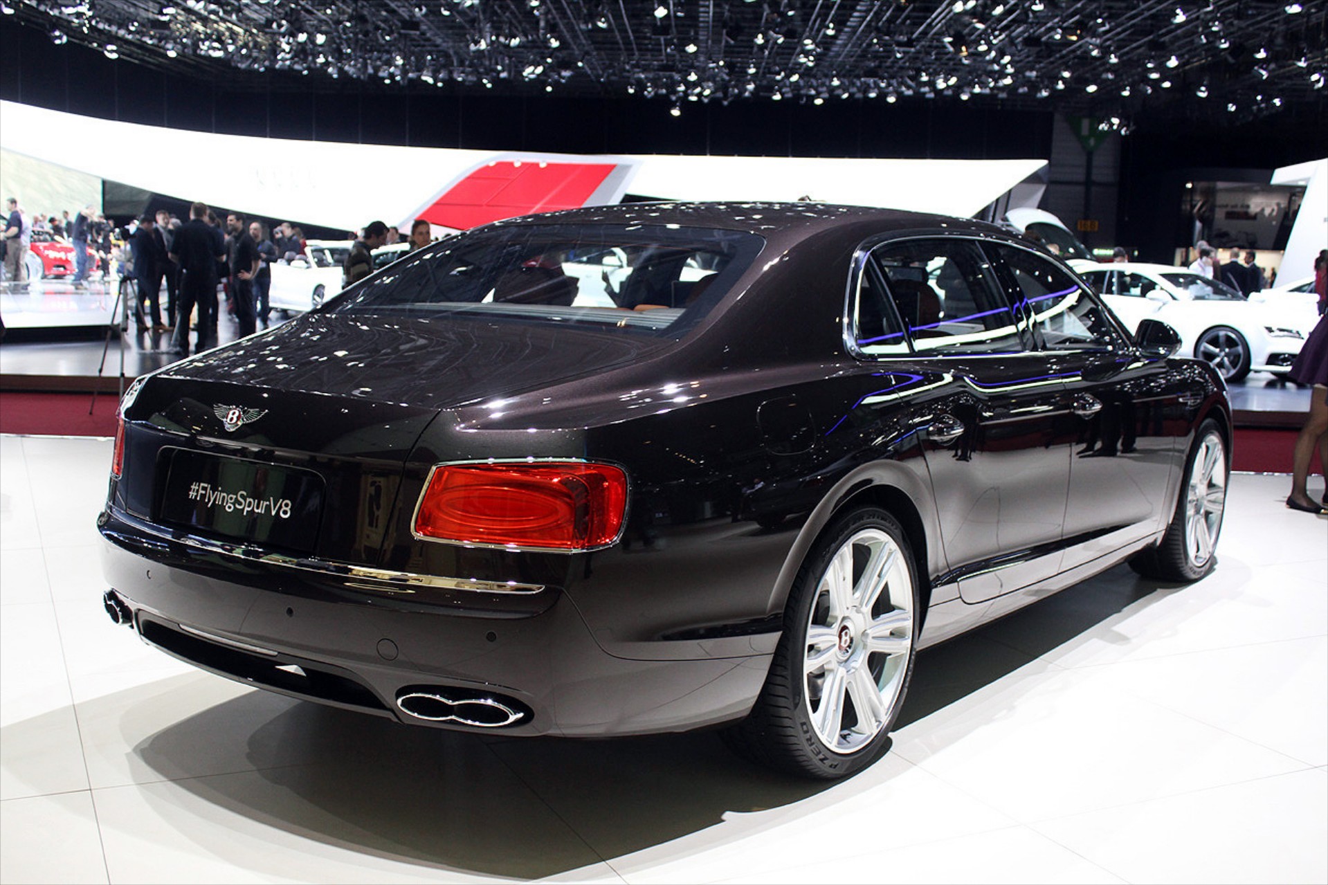 Νέα Bentley Flying Spur V8

