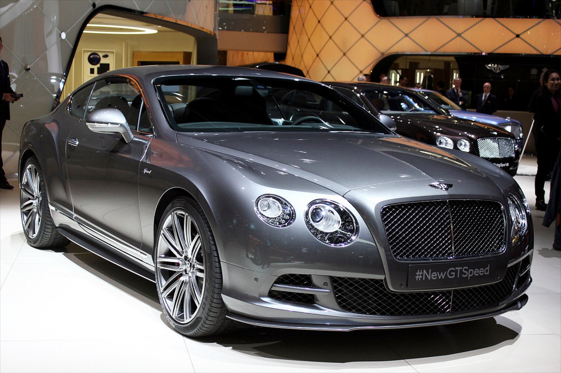 Στη Γενεύη η Bentley Continental GT Speed

