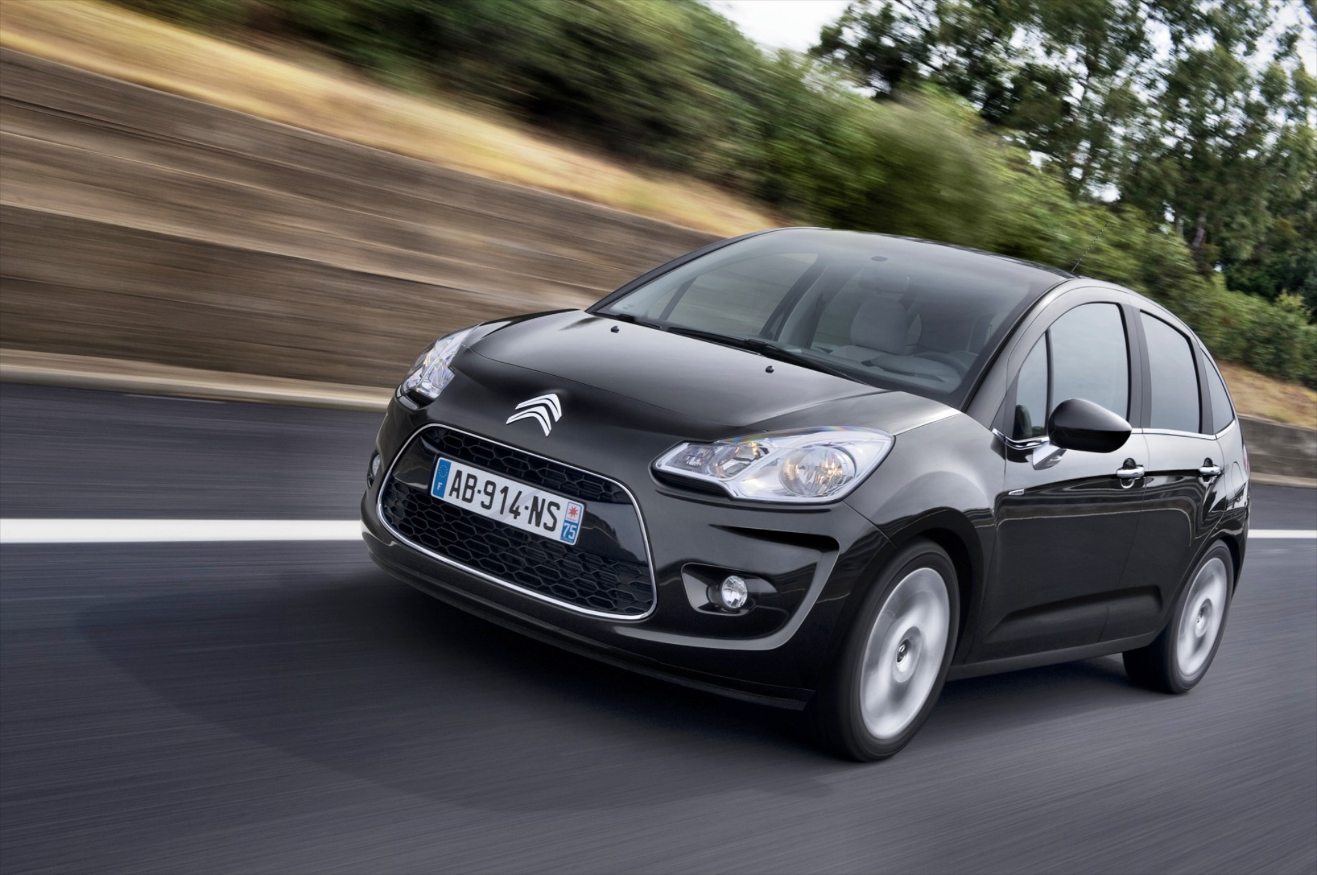 <br />
<b>Notice</b>: Undefined property: stdClass::$title in <b>/home/www3gocar/public_html/templates/t2024/ice_c/9a1326b63621589c2d0ae49576f7df8a09573c42_0.file.box.featured.tpl.php</b> on line <b>89</b><br />