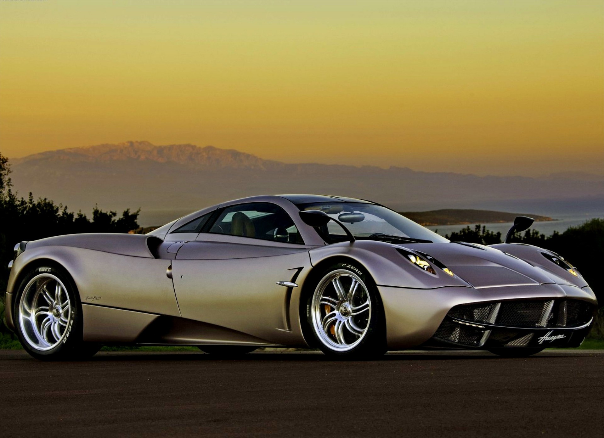 Τι οδηγεί ο CEO του facebook, Mark Zuckerberg;