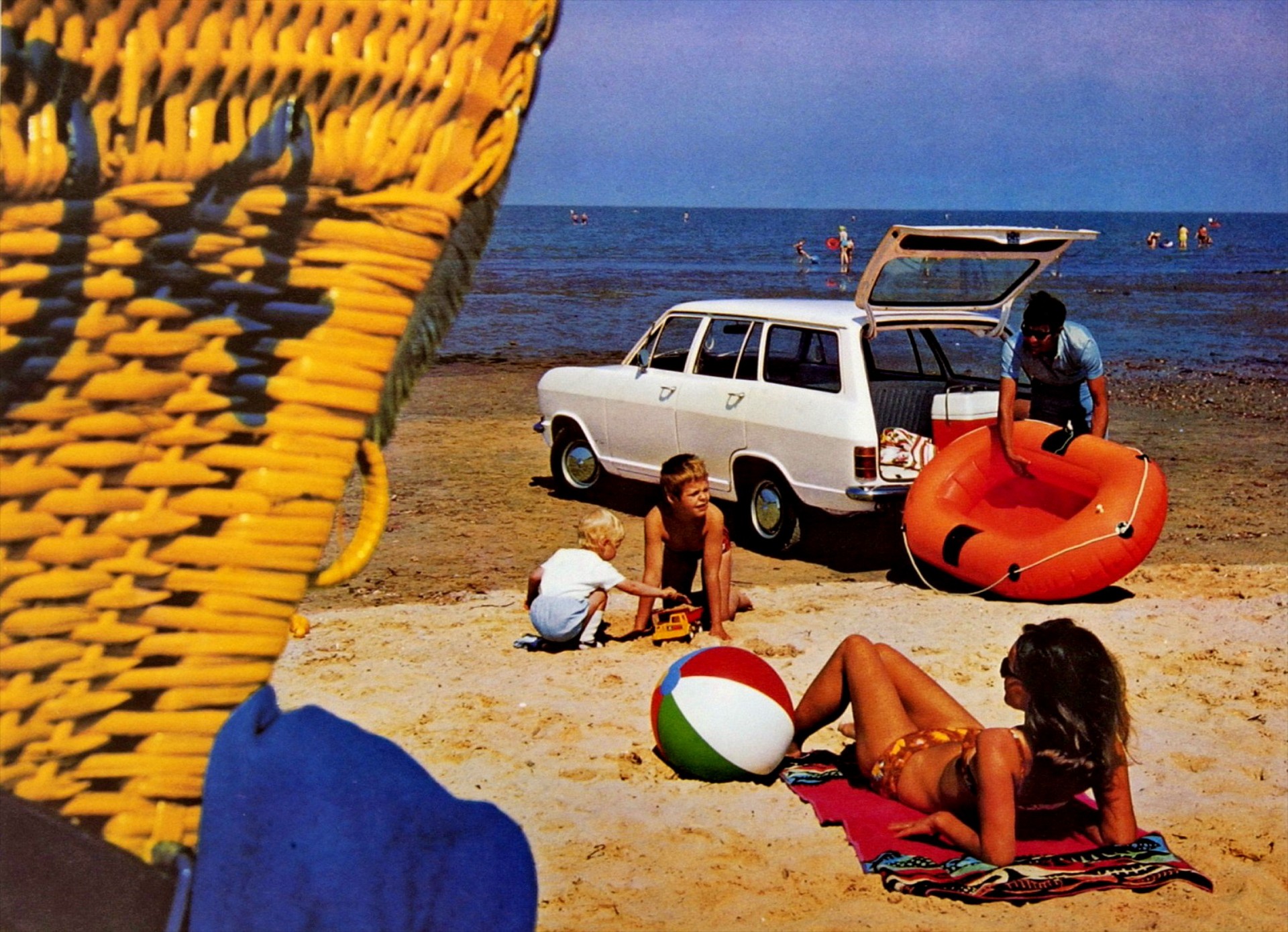 Τα μπάνια του λαού: Η αστική τάξη πάει παραλία…