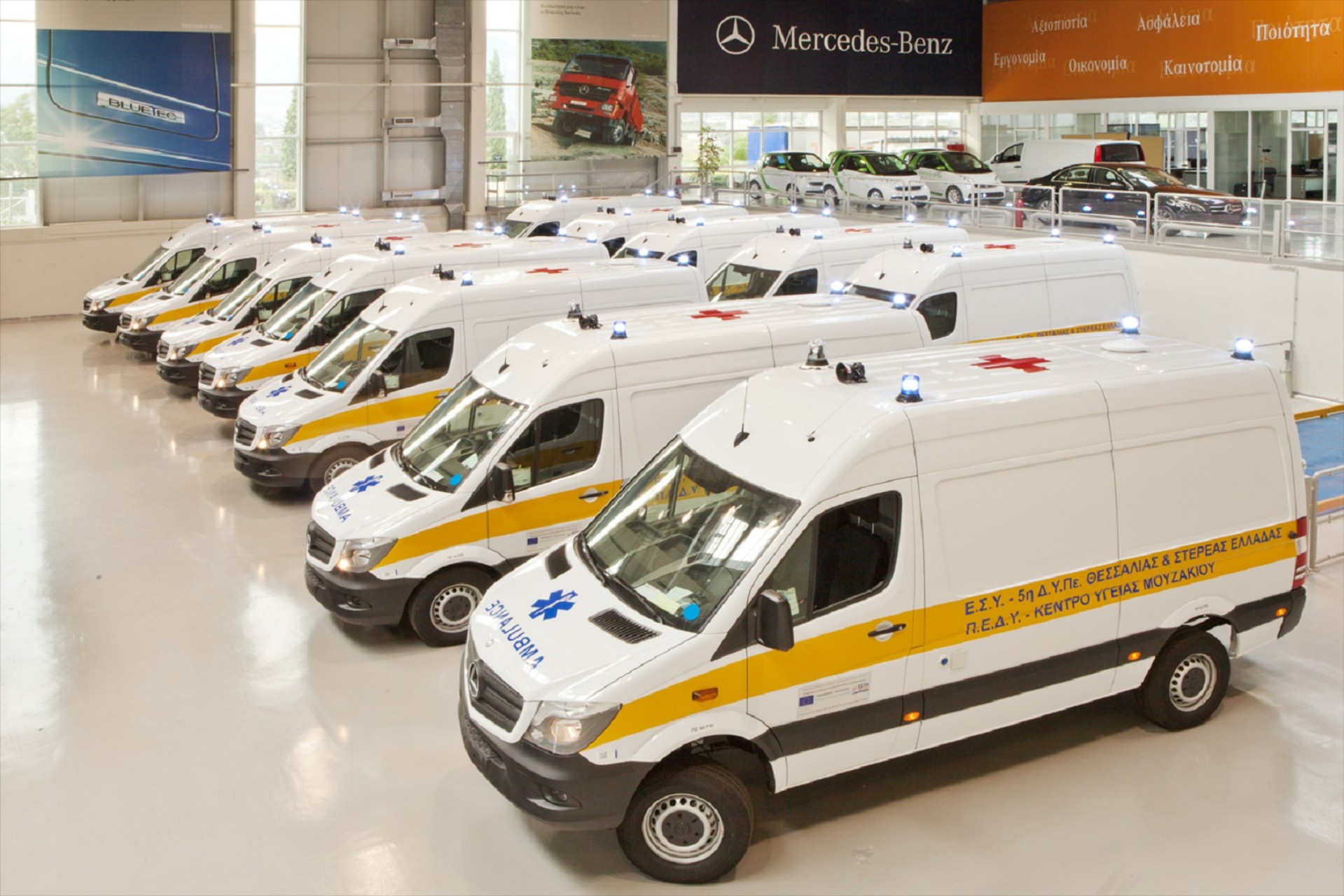 Παράδοση ασθενοφόρων από τη Mercedes-Benz Ελλάς