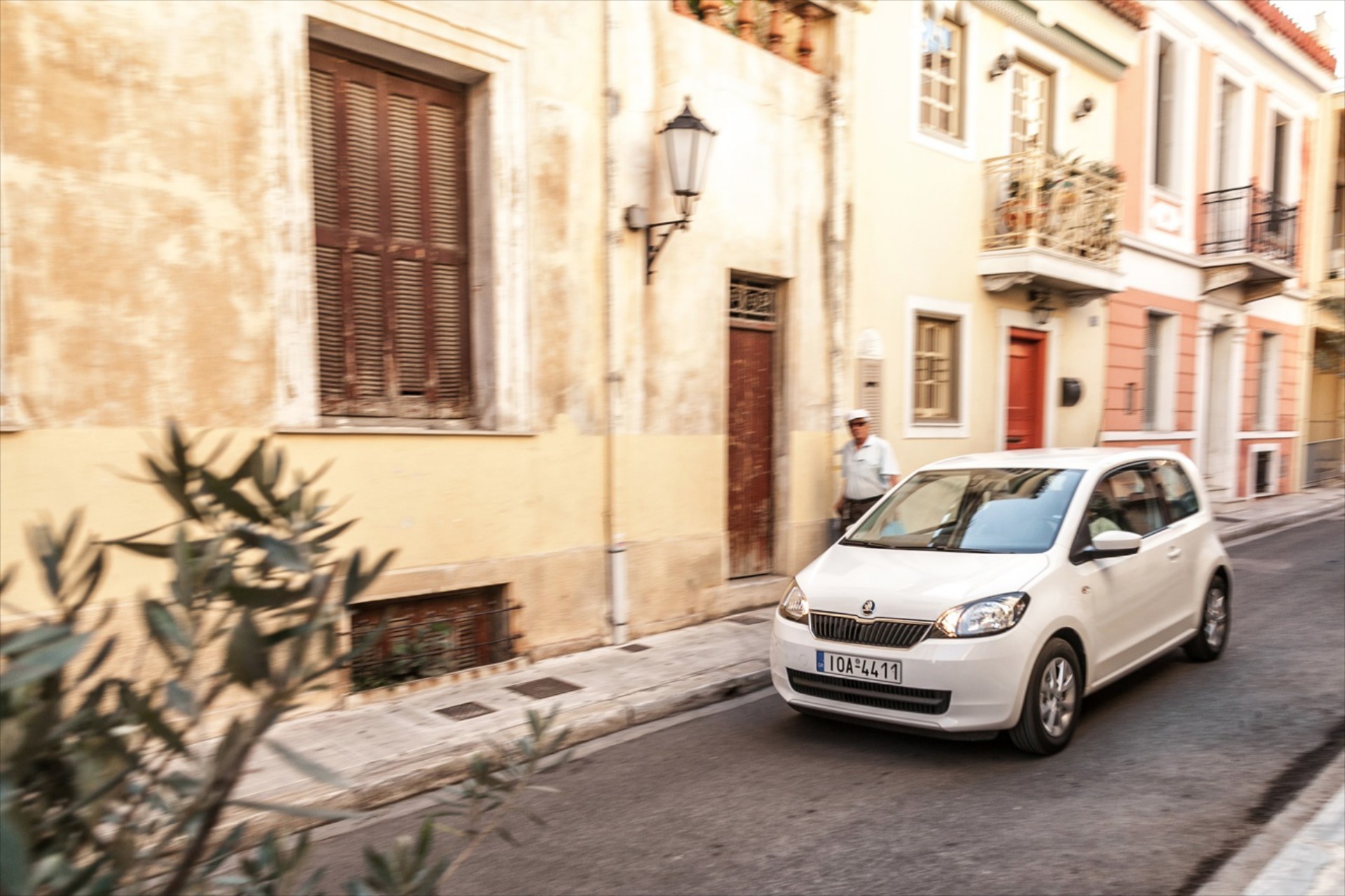 <br />
<b>Notice</b>:  Undefined property: stdClass::$title in <b>/home/www3gocar/public_html/templates/t2024/ice_c/9a1326b63621589c2d0ae49576f7df8a09573c42_0.file.box.featured.tpl.php</b> on line <b>89</b><br />
