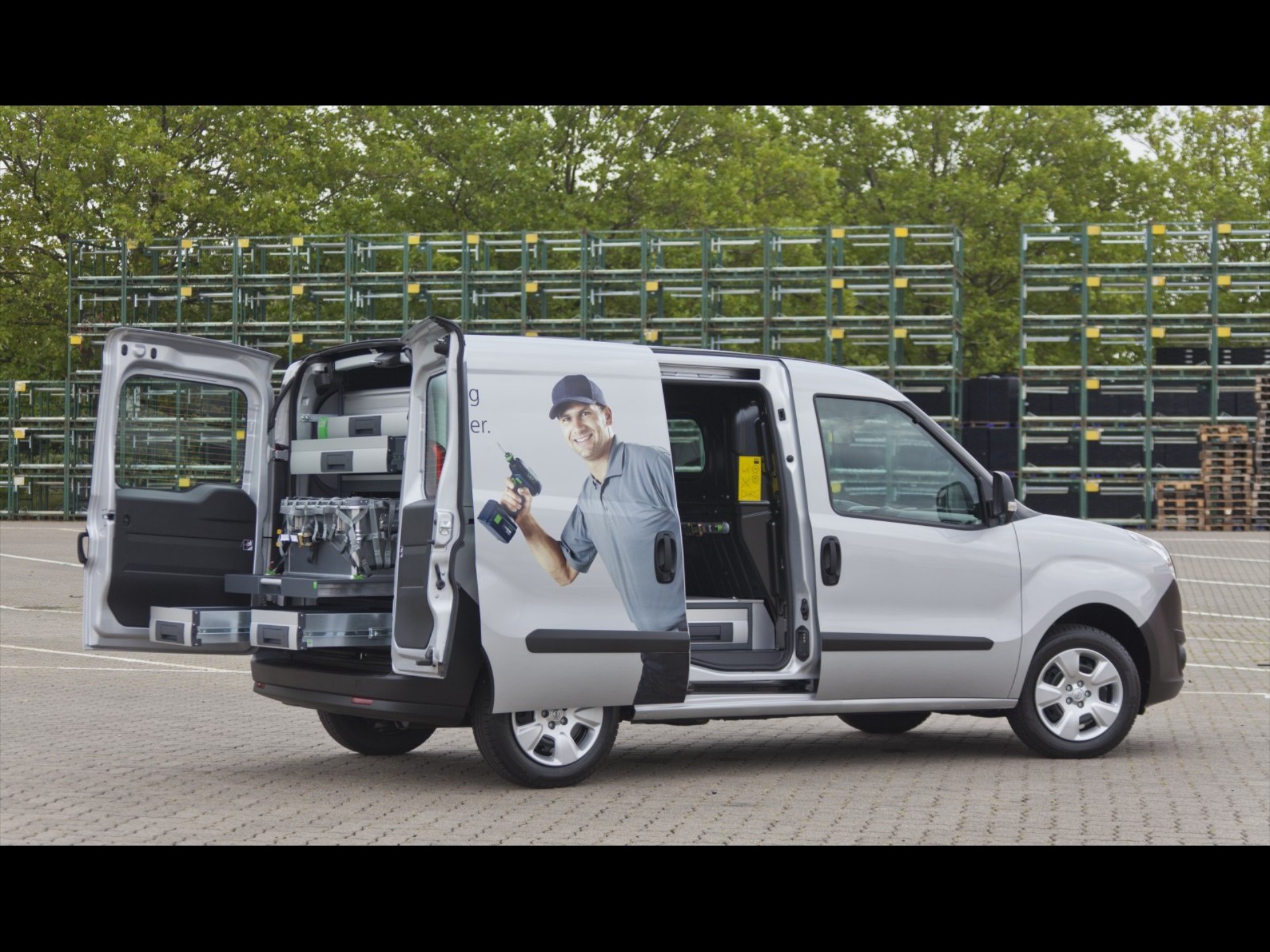 OPEL: Νέα επαγγελματικά Movano, Combo, Vivaro