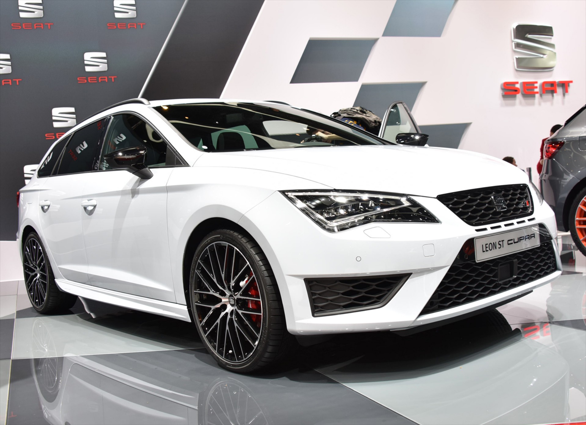 Νέο Seat Leon ST CUPRA 