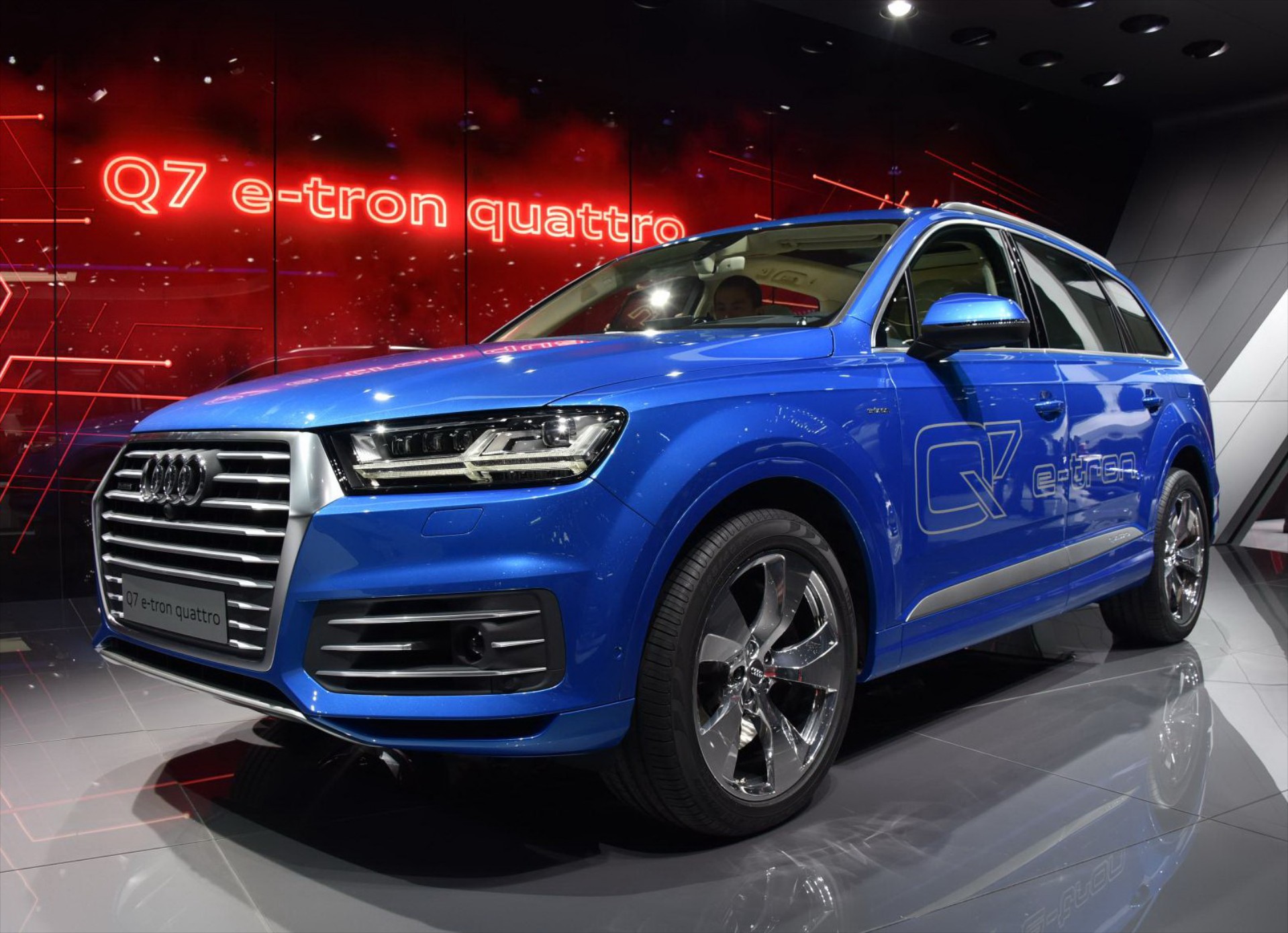 Το νέο Audi Q7 e-tron quattro