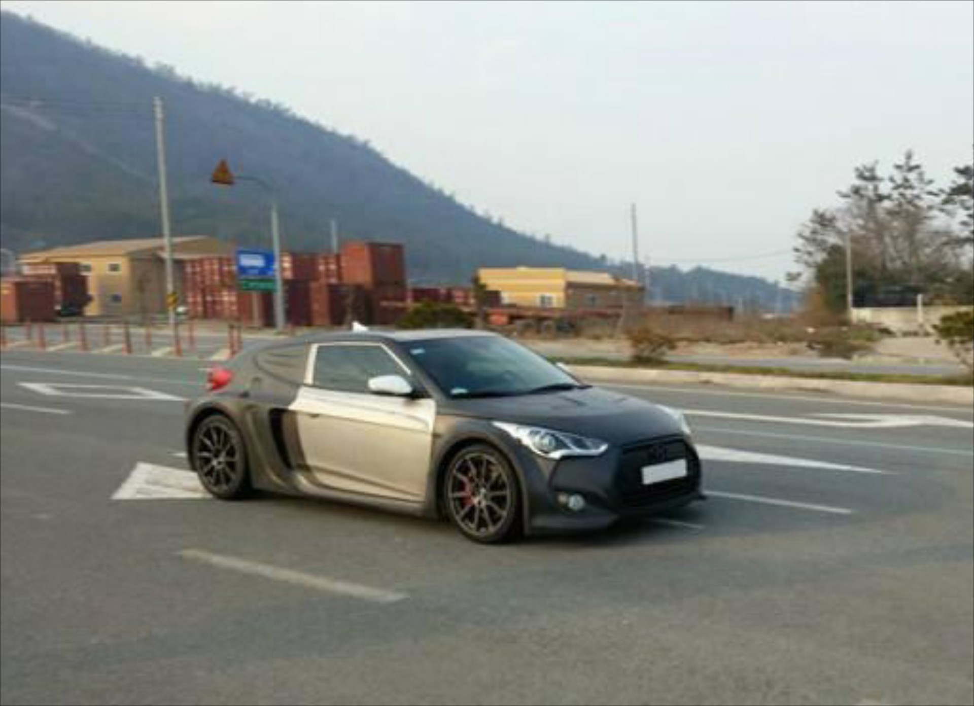 Ετοιμάζεται το κεντρομήχανο Hyundai Veloster;