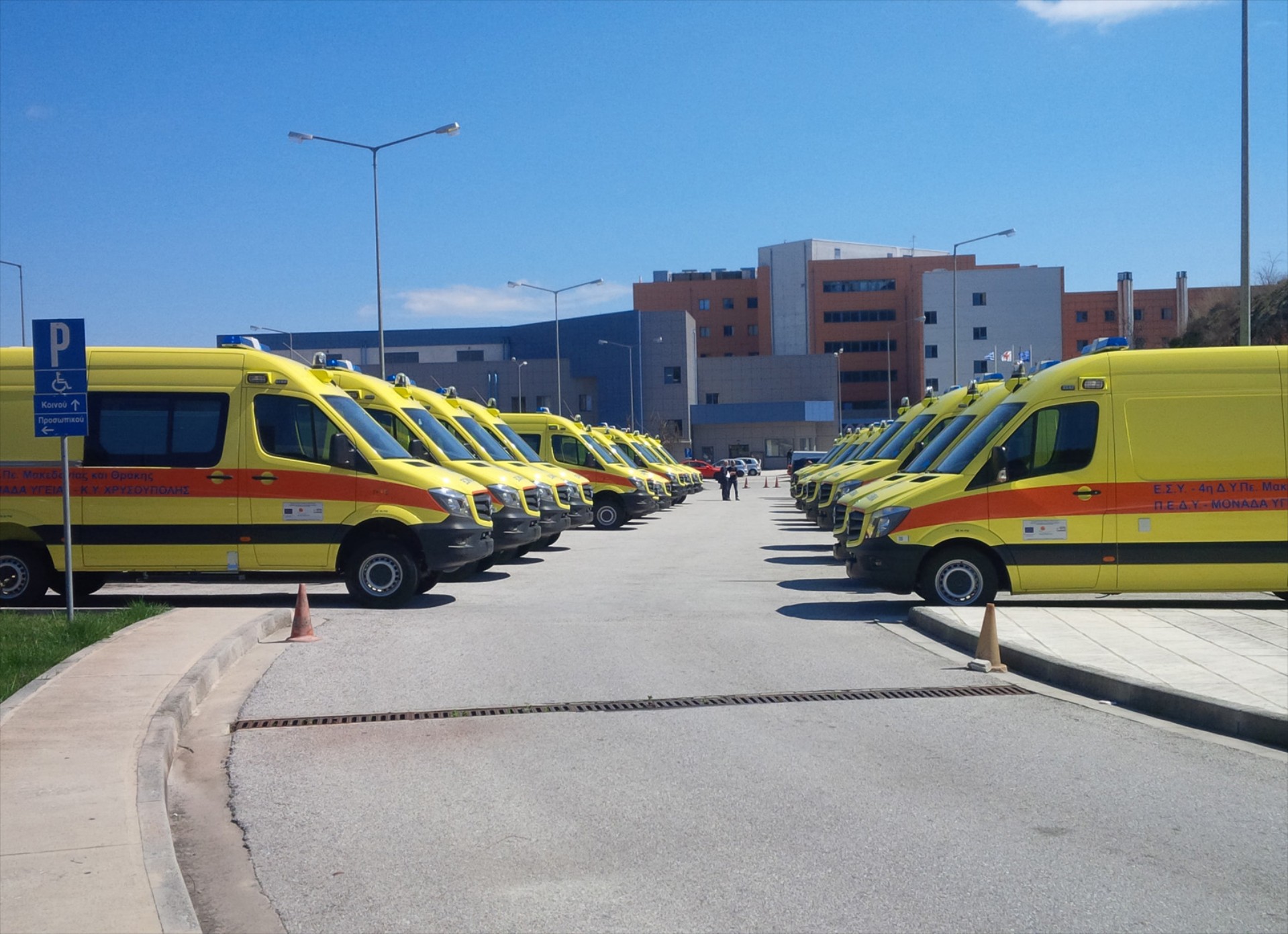 Η Mercedes-Benz παρέδωσε 21 νέα ασθενοφόρα Sprinter