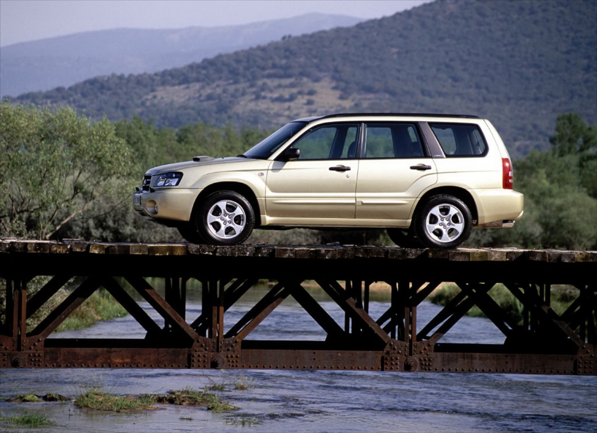 Μεσαίο 4x4 μέχρι € 5.000