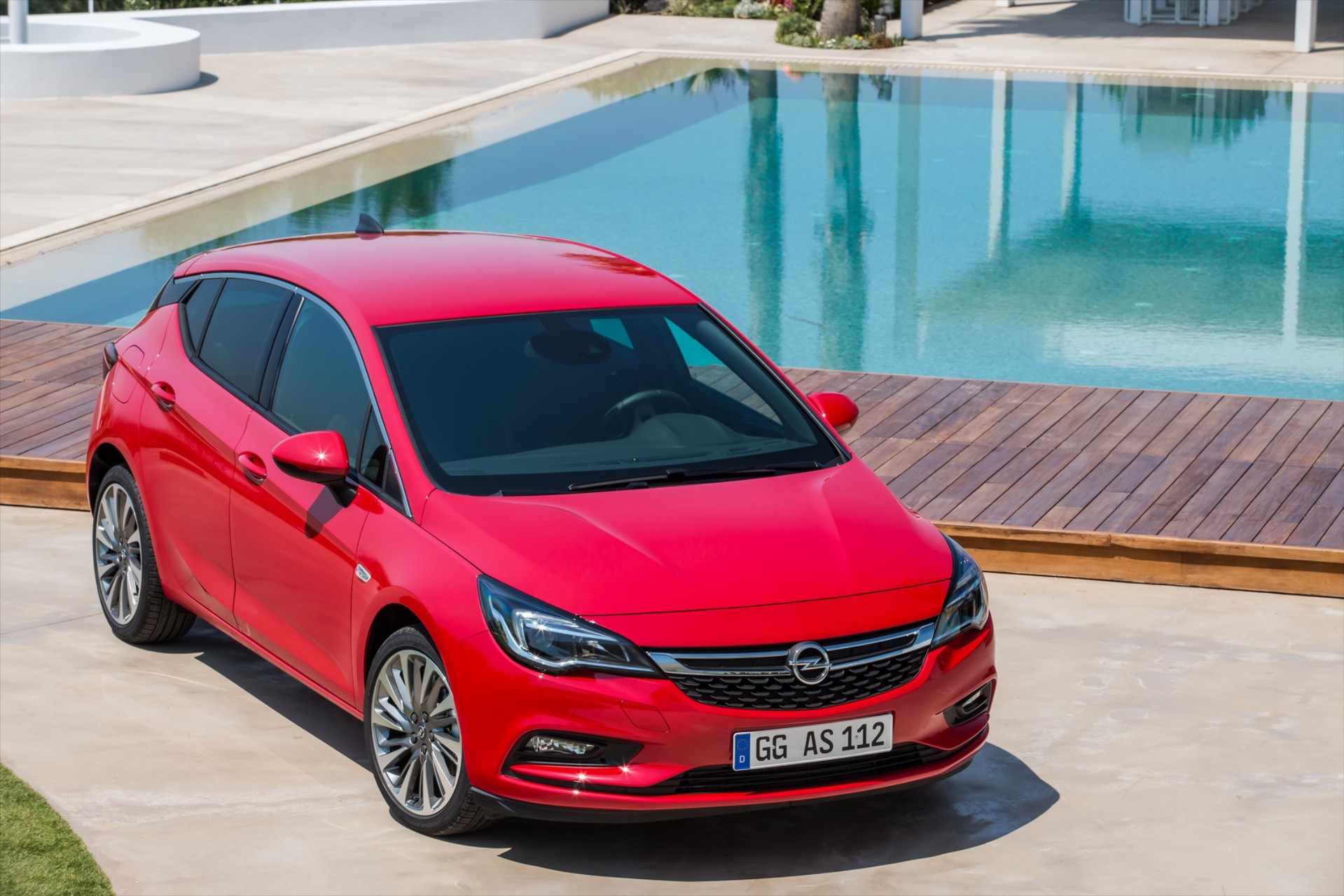 Στην Ελλάδα το νέο Astra για το Opel Summer Stars