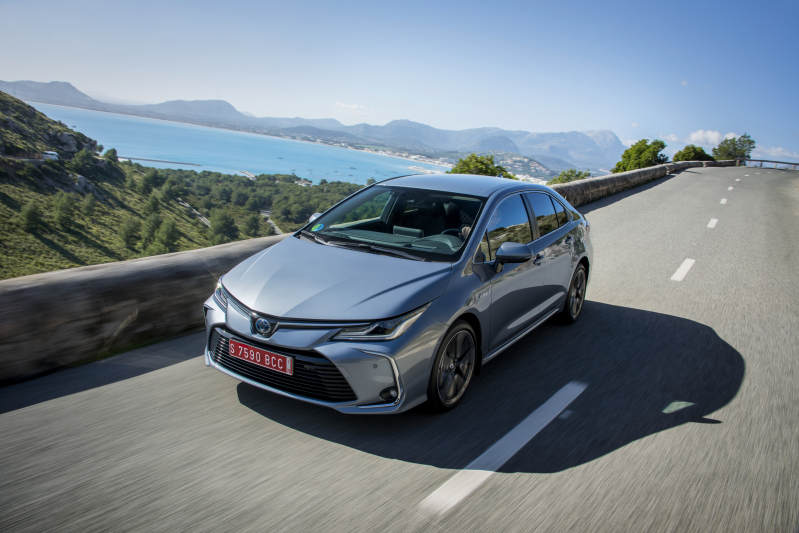 CARINA 1.8 HYBRID FEEL CARINA 1.8 HYBRID FEEL
