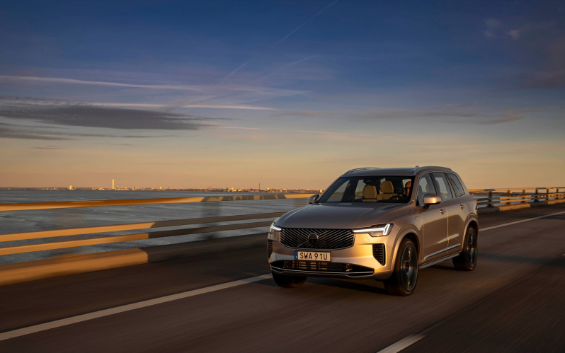 XC90 T8 455hp Auto AWD Plus Dark XC90 T8 455hp Auto AWD Plus Dark