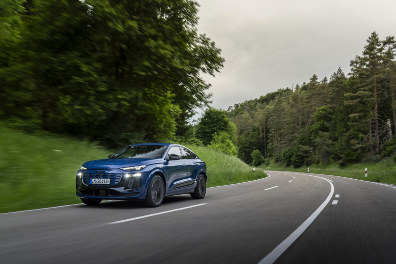 SQ6 SPORTBACK e-tron quattro 490PS SQ6 SPORTBACK e-tron quattro 490PS