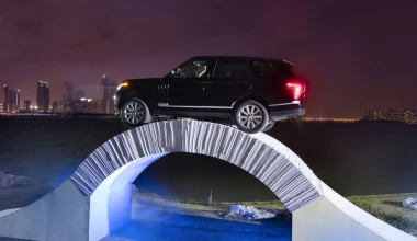 Range Rover διασχίζει… χάρτινη γέφυρα! (VIDEO)