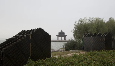 Range Rover διασχίζει… χάρτινη γέφυρα! (VIDEO)