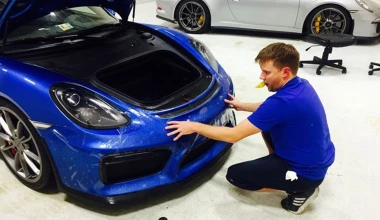 Γιατί πουλάει την Porsche Cayman GT4;