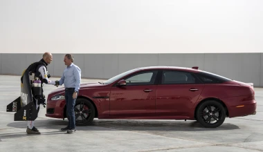 Άνθρωπος-πύραυλος κόντρα με Jaguar XJR (video)