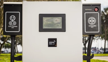 Συνεργασία BMW & Nissan για νέους σταθμούς φόρτισης