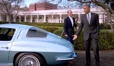 Video: O Πρόεδρος Obama οδηγά Stingray


