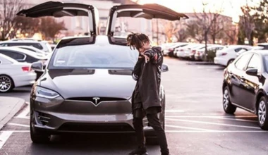 Ο γιος του W. Smith με Tesla Model X